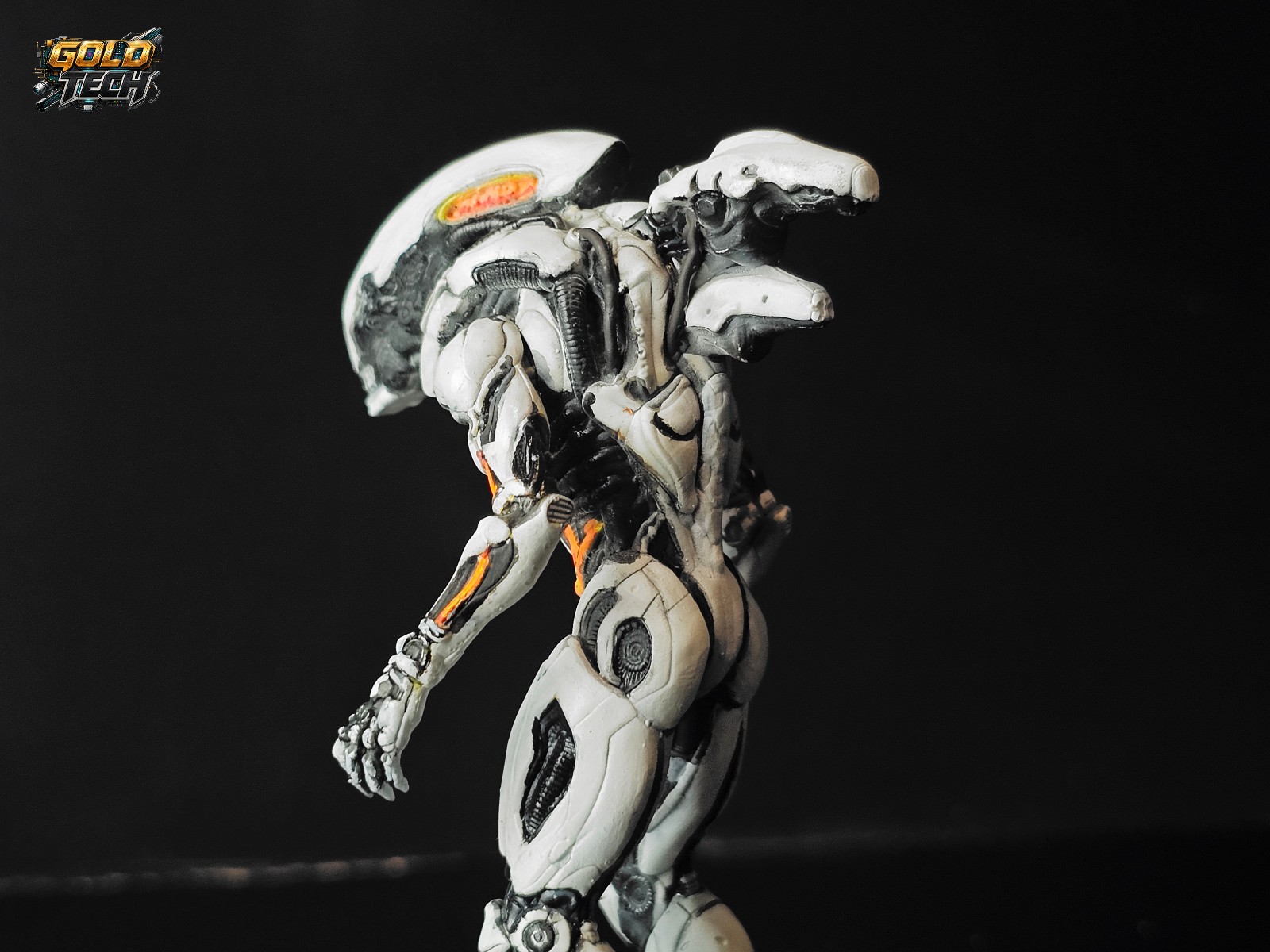 Premium 100mm Sci-Fi Bio-Mechanical Entity – Resin Collectible Figure 1/18 « 3.94