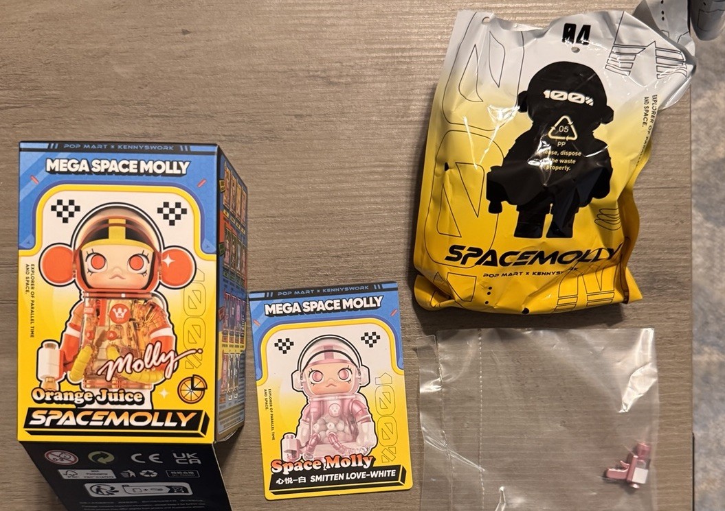 Space Molly Series 4 « Smitten Love (White) » 100% Confirmed Special