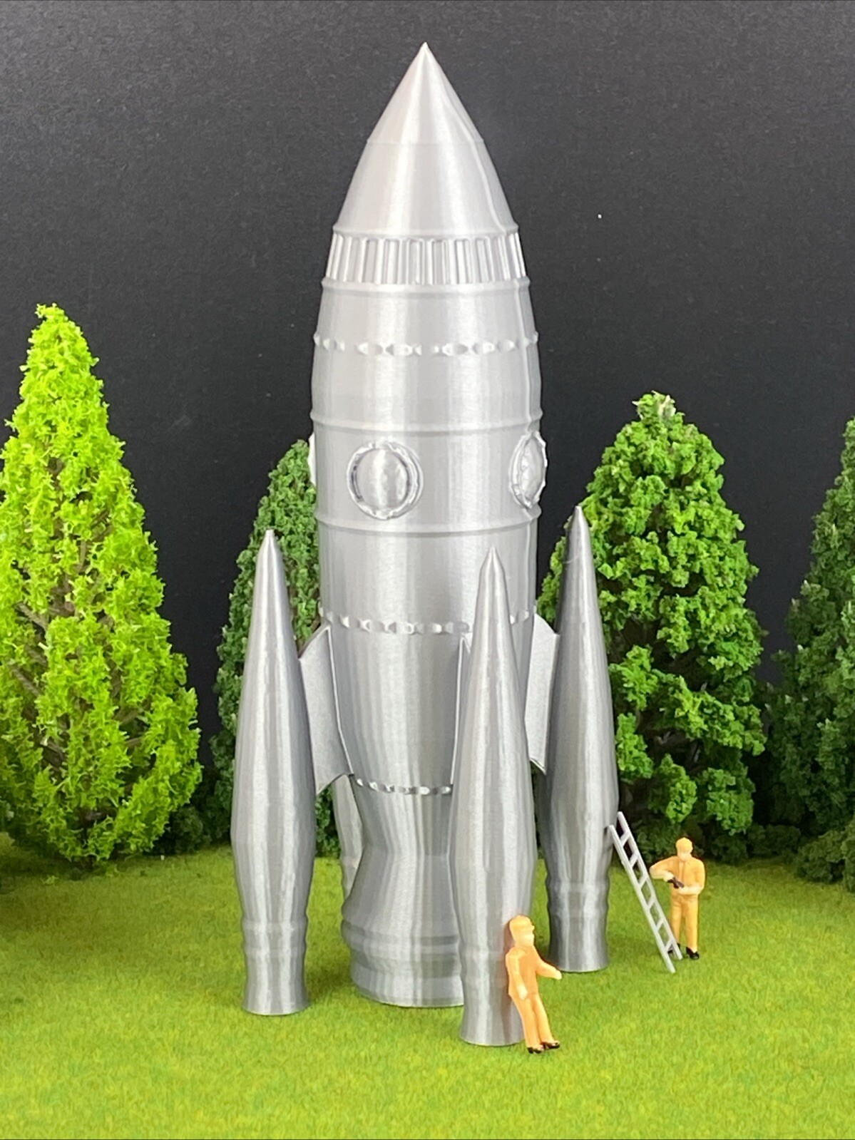 1950s Style Spaceship 6&Prime; Tall – 3D Printed HO Scale, Steel Appearance BRAND NEW