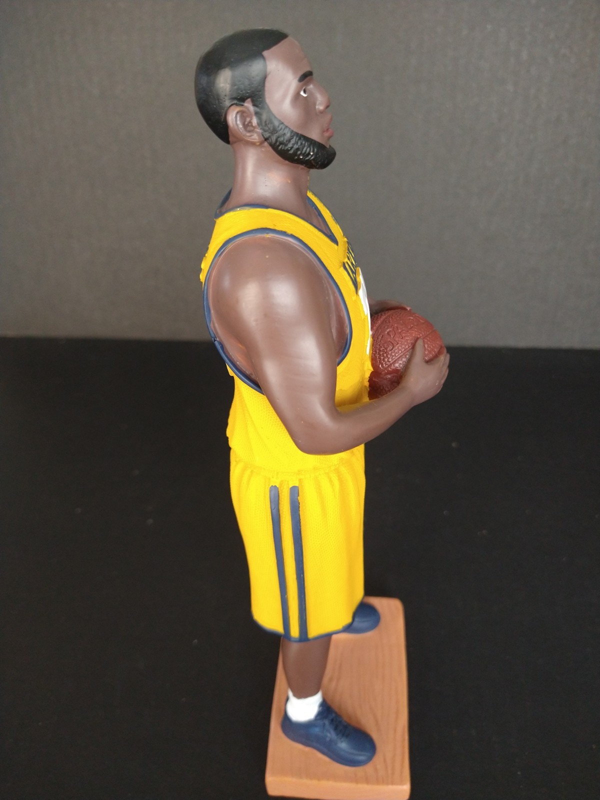 NBA SuperStar LeBron James Statue Figurine By Ganlai 10&Prime; Tall Los Angeles Lakers
