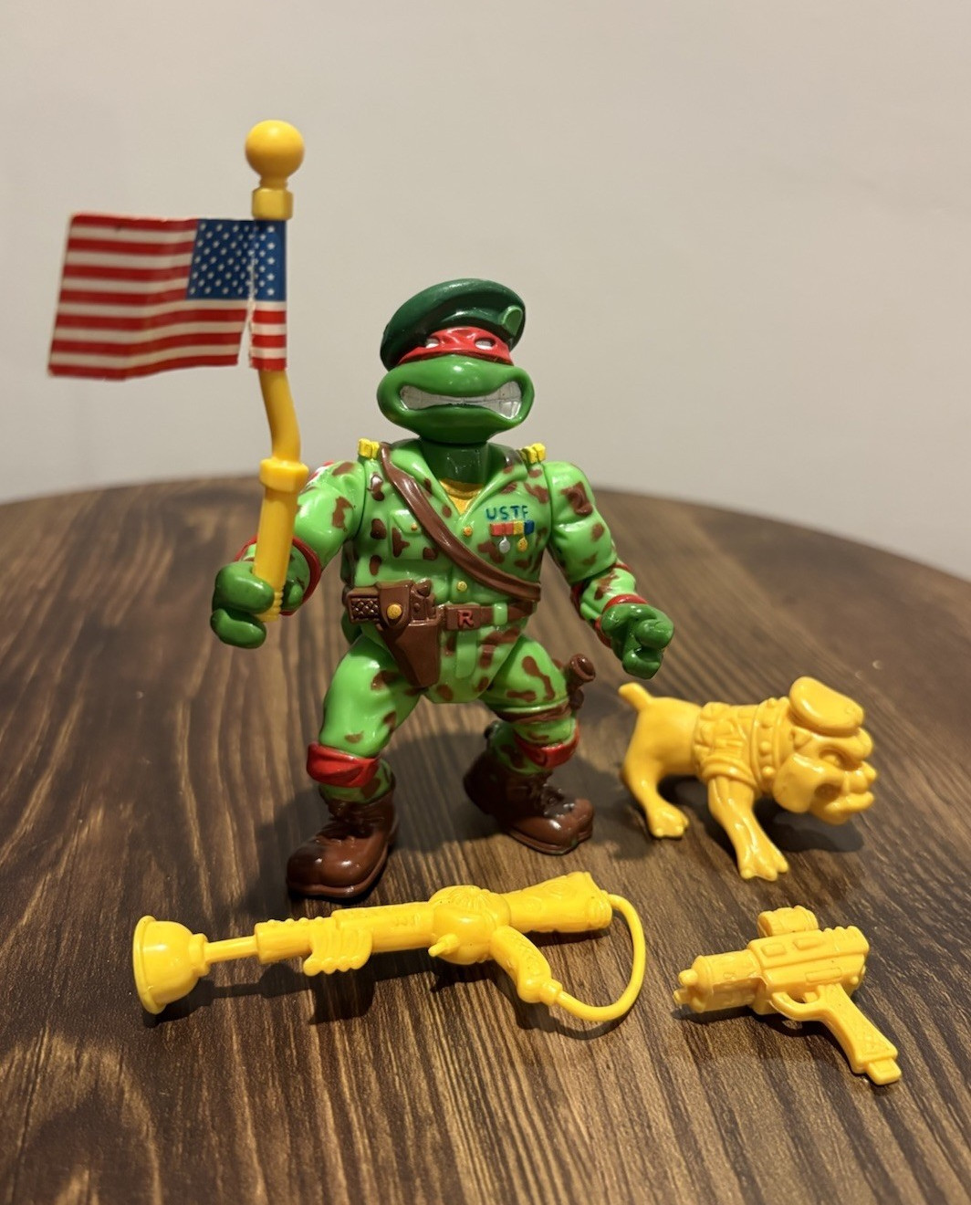 Vintage 1990 TMNT Raphael Green Teen Beret Action Figure – Dog, Flag, Gun, Rifle