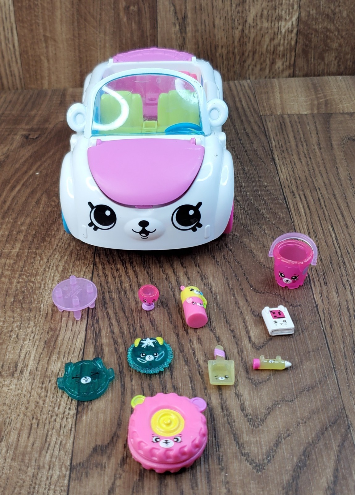 Shopkins Happy Places Rainbow Beach Convertible Rainbow Car and Accessories
