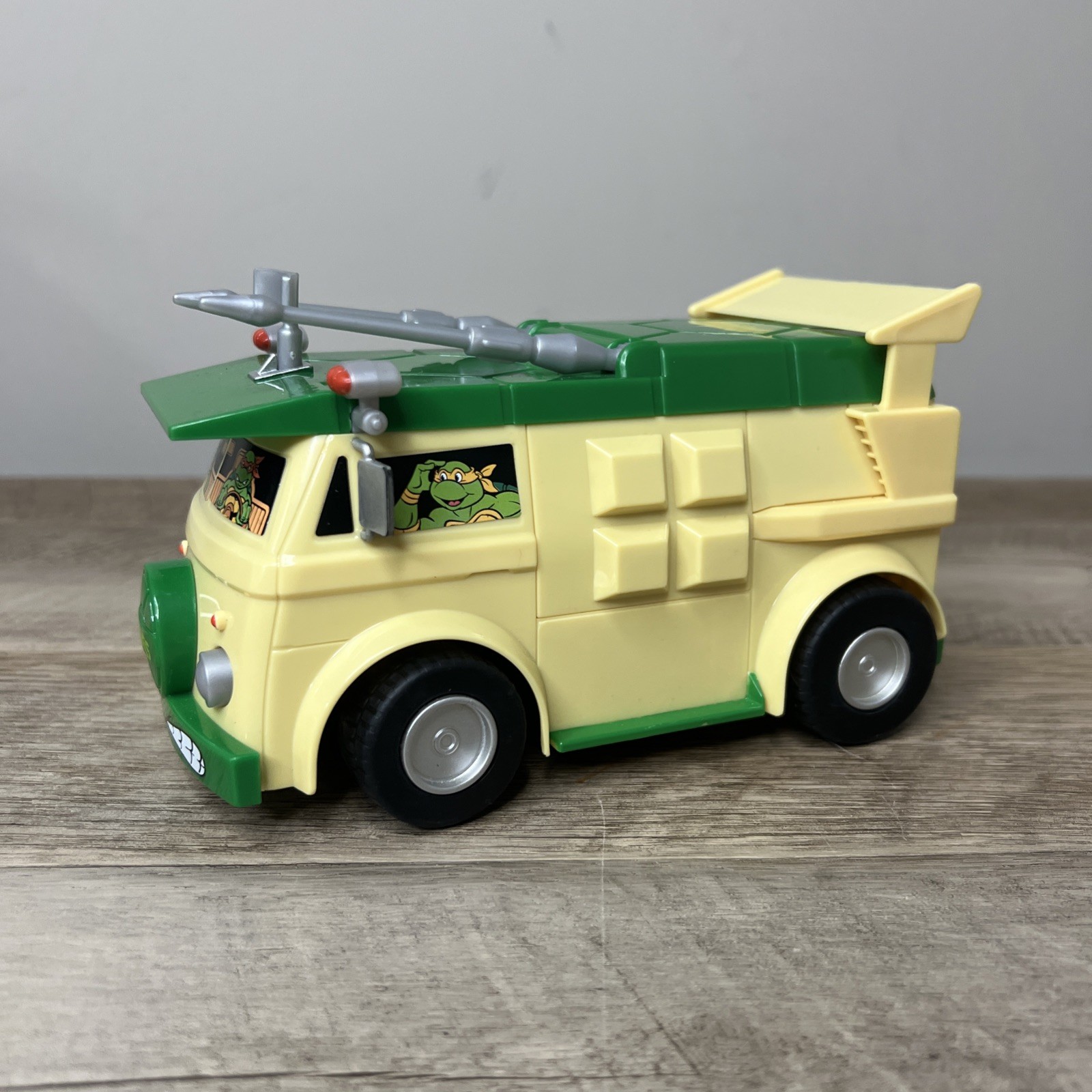 Teenage Mutant Ninja Turtles 2.4 GHz Remote Control Party Wagon – MISSING REMOTE