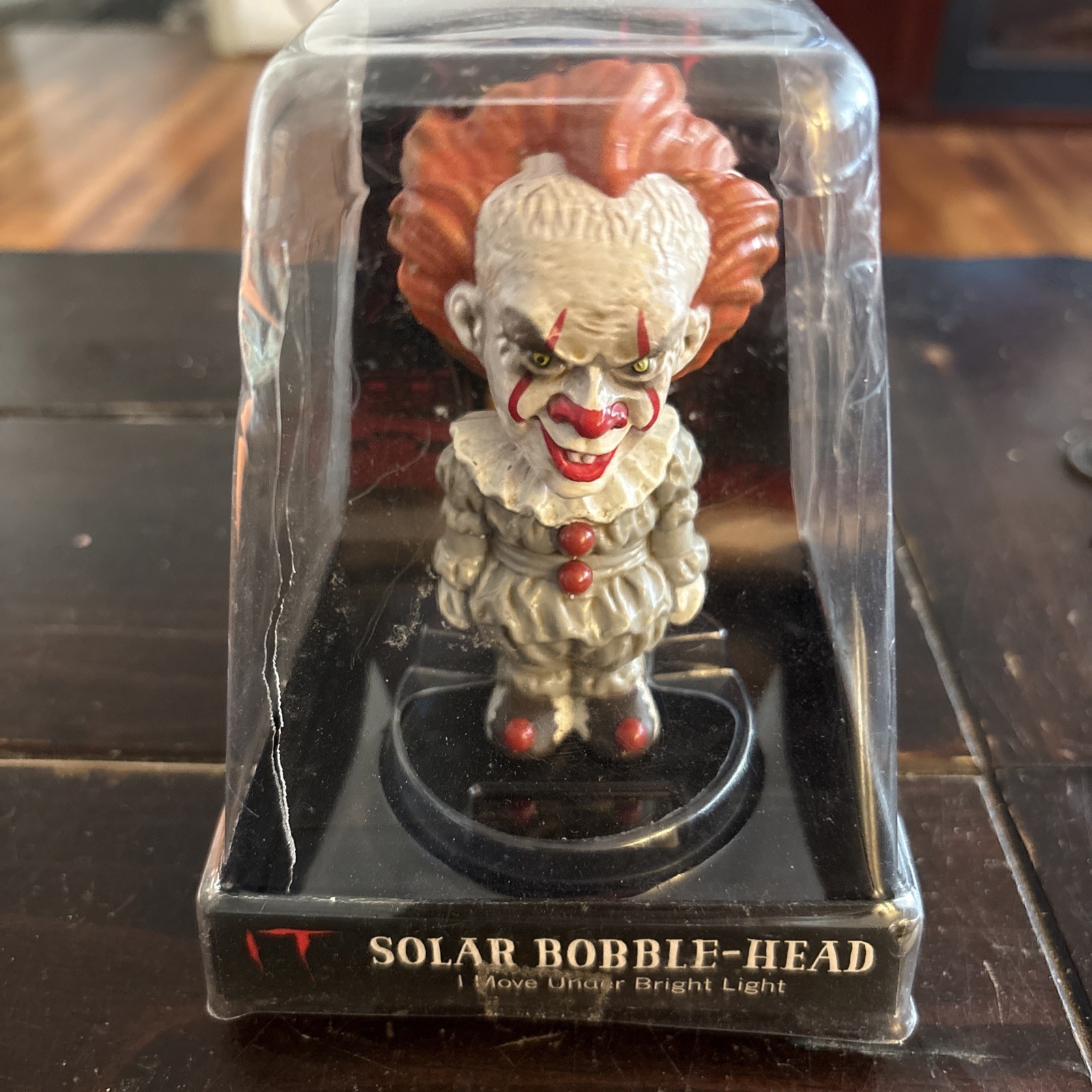 Solar Bobbble-Head It Pennywise Figure Ruz Damaged Box