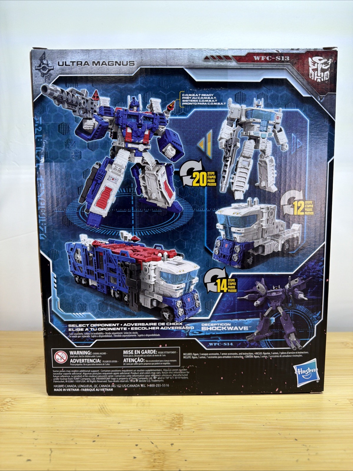 Transformers Generations War for Cybertron: Siege Leader Class Ultra Magnus