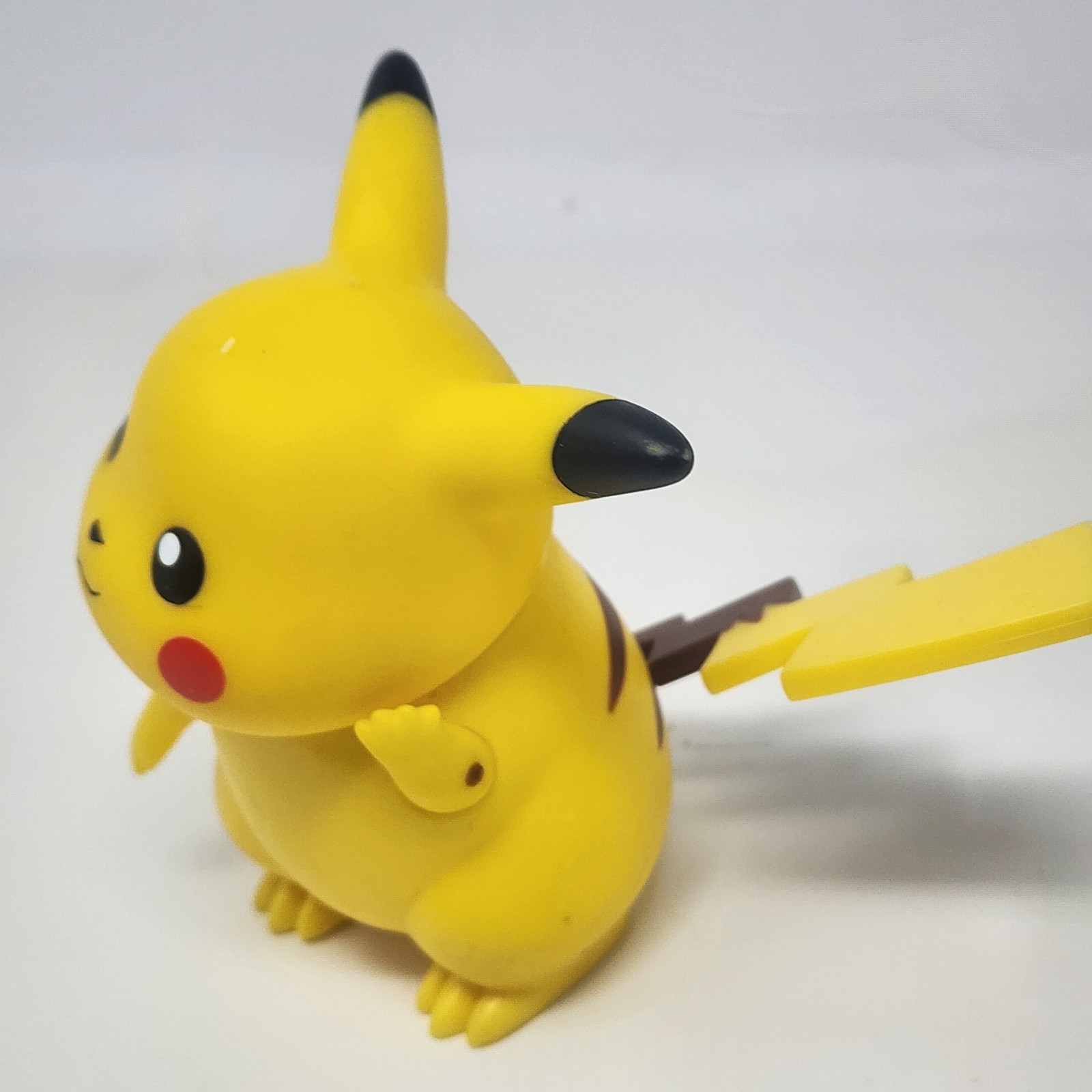 1998 TOMY Pikachu Action Figure Moveable Auldey POKEMON Vintage NINTENDO 4.5 in