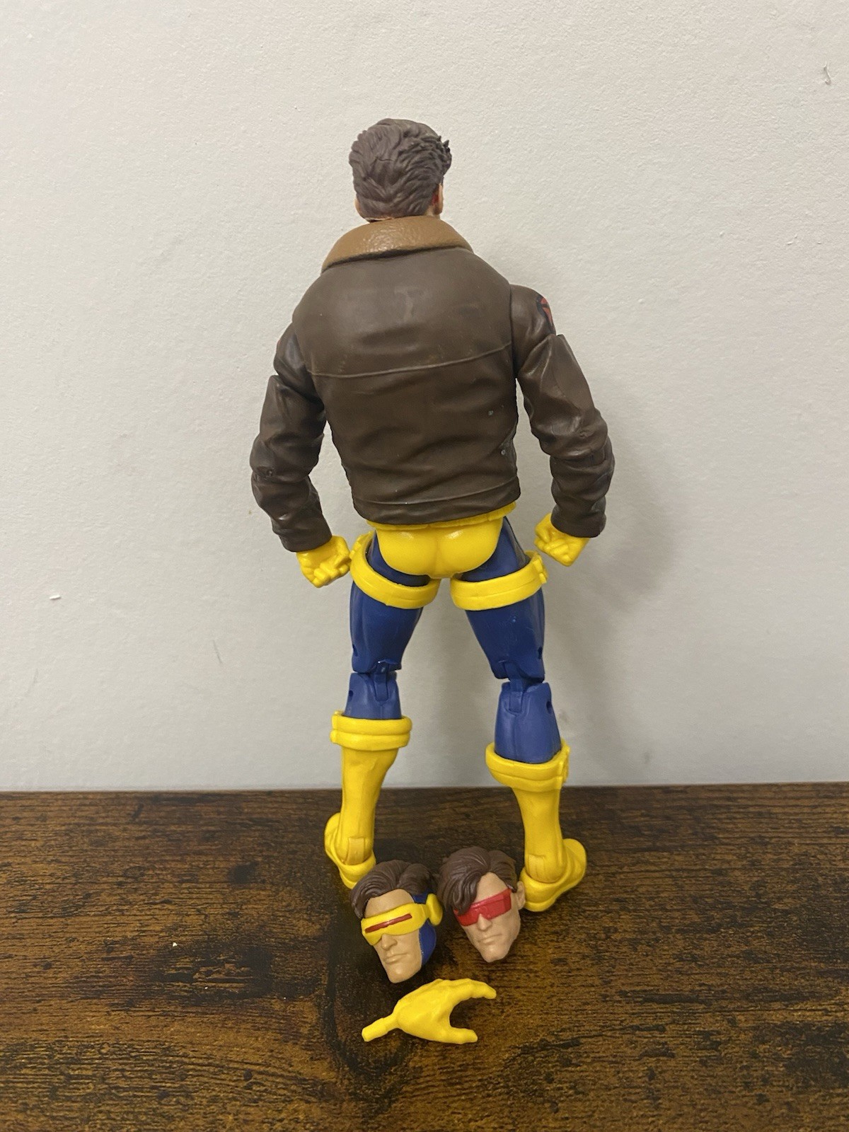 HASBRO MARVEL LEGENDS Love Triangle Cyclops COMPLETE