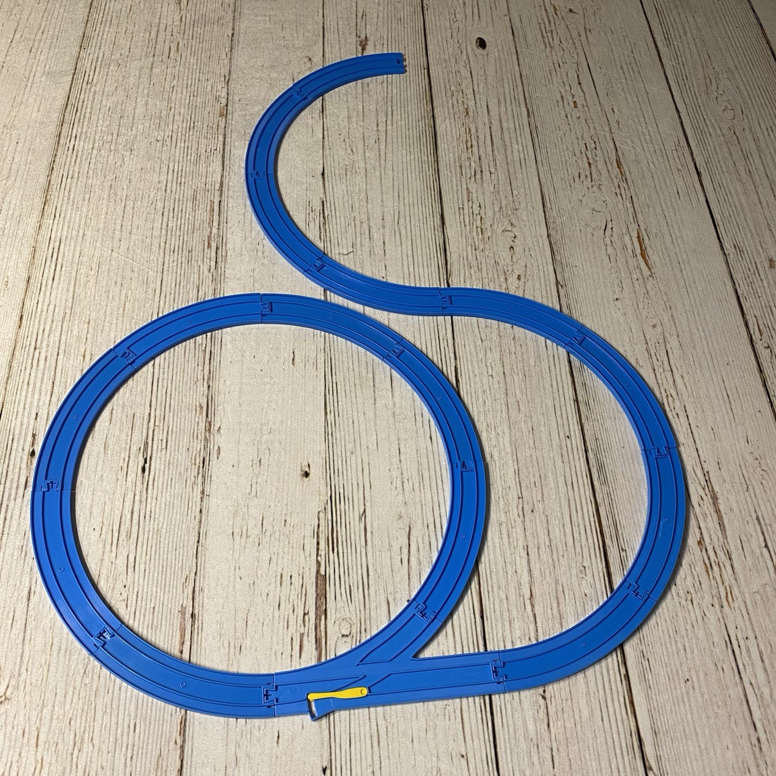 TOMY Thomas the Train Blue Train Tracks 15 Curved & 1 Switch Track Junction Toy