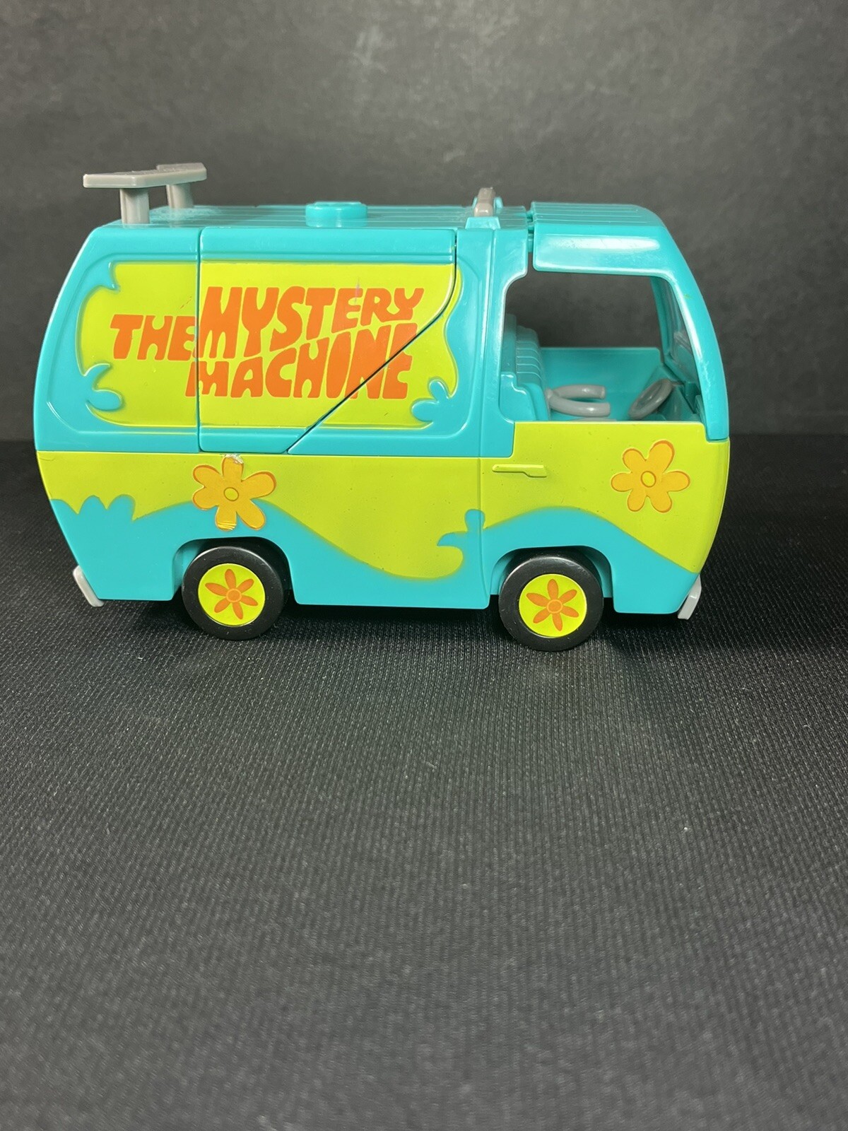 Scooby-Doo Van MYSTERY MACHINE w/ Convertible Wings Shaggy & Fred