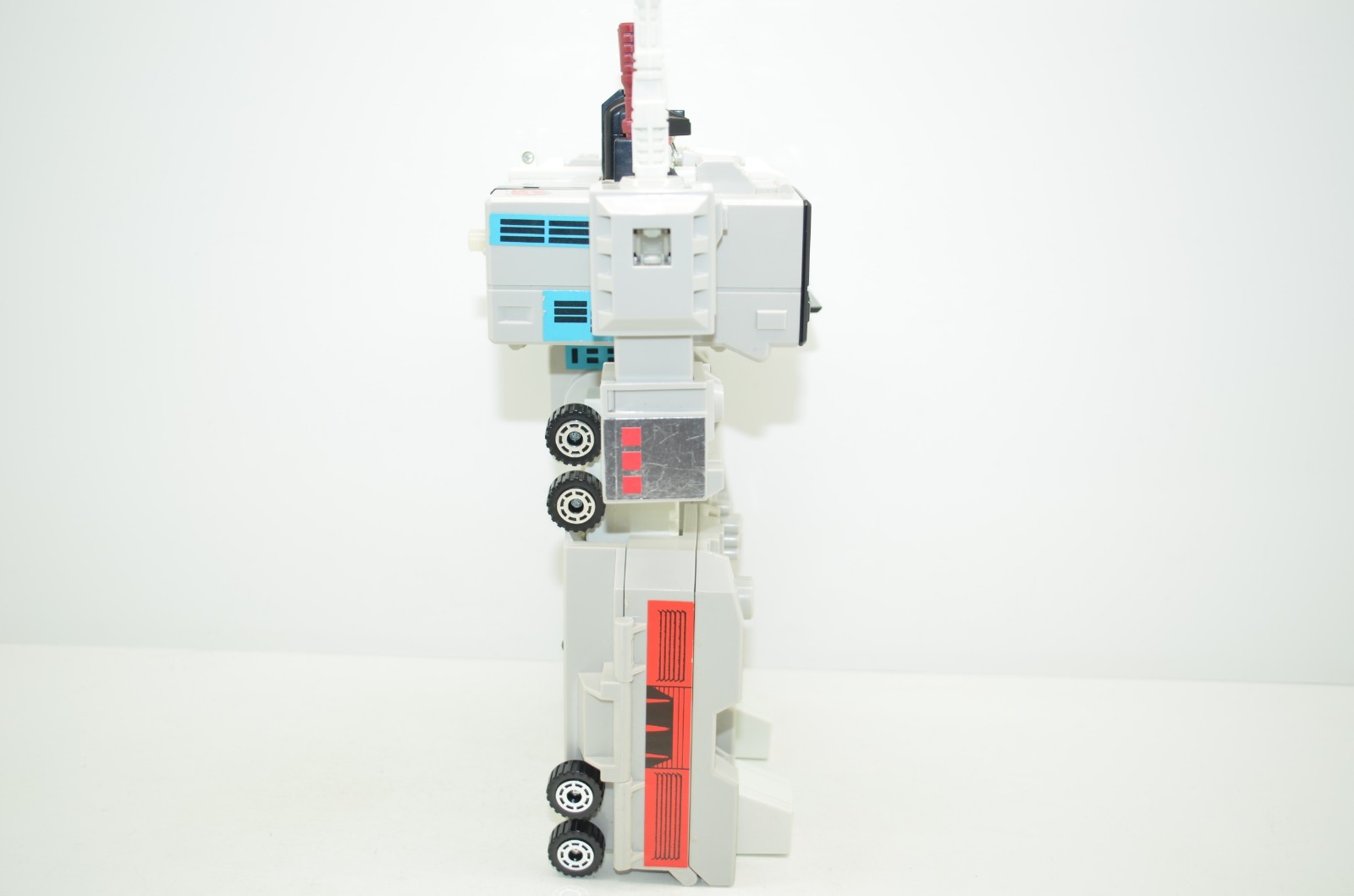 1985 Metroplex Transformers G1 Autobot Battle Station plastic tires Hasbro NICE