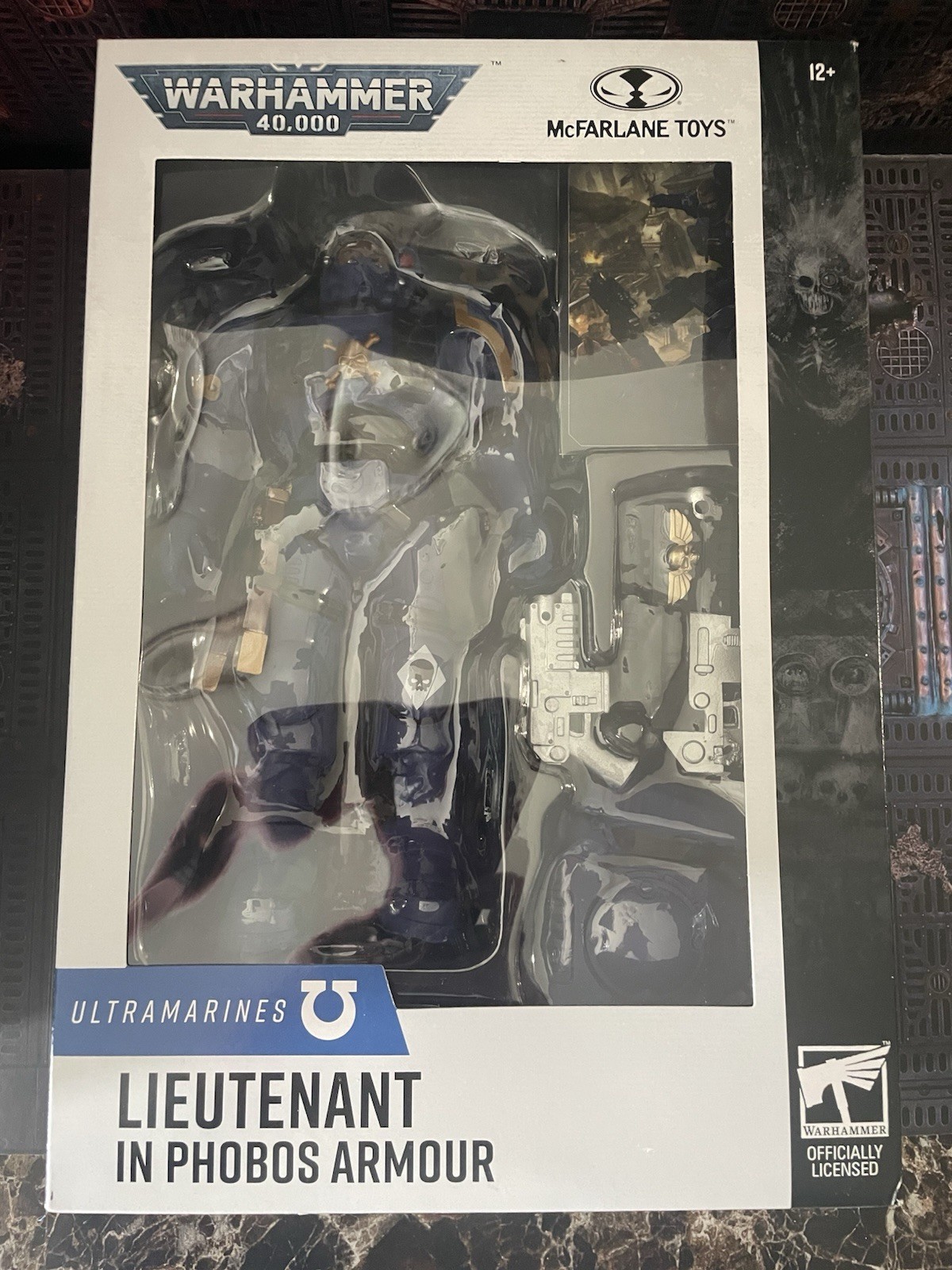 McFarlane Warhammer 40k Lieutenant in Phobos Armour Ultramarines 7in Figure NEW