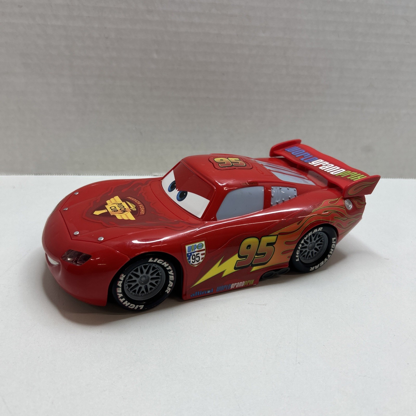 Disney Pixar Cars World Grand Prix Lightning McQueen Phrases & Sounds , Lights!