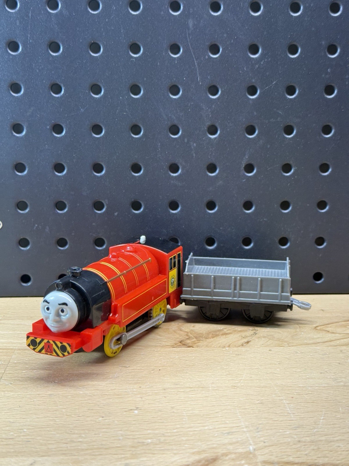 Thomas & Friends Trackmaster Motorized Train Victor & Cargo Car Engine