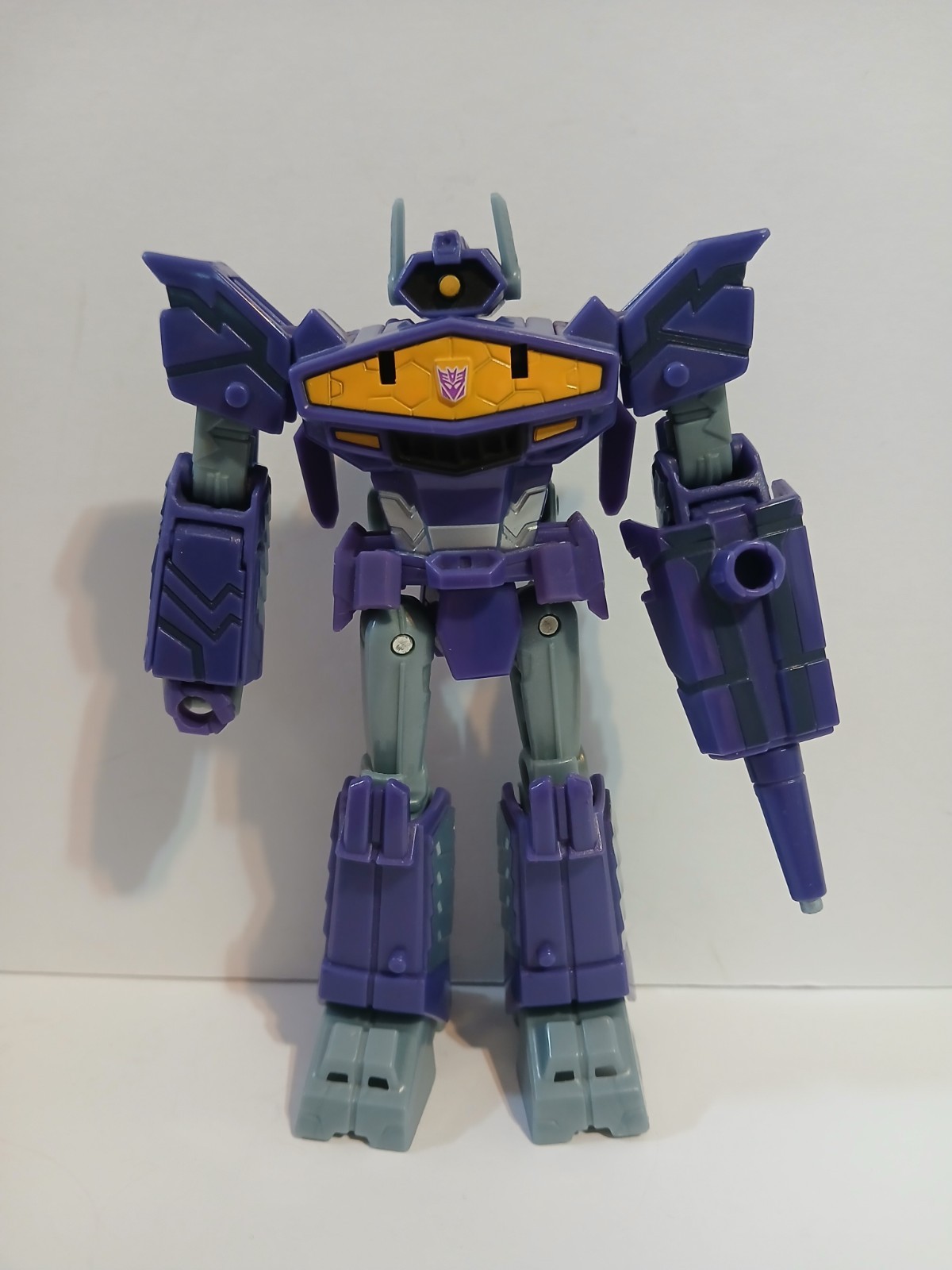 Transformers Earthspark Deluxe Class Shockwave 5&Prime; inch action figure Hasbro 2023