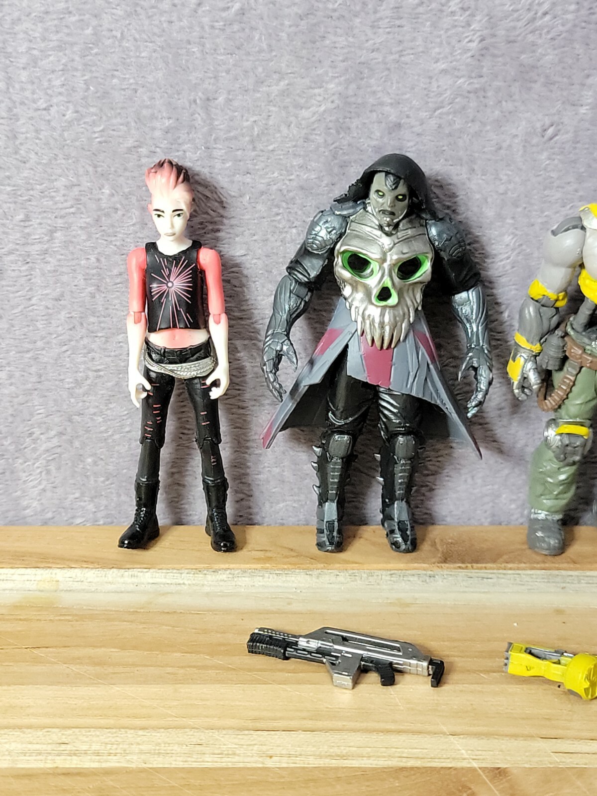 Ready Player One 4 Action Figures Parzival Art3mis Arch I Rok and 2 Weapons