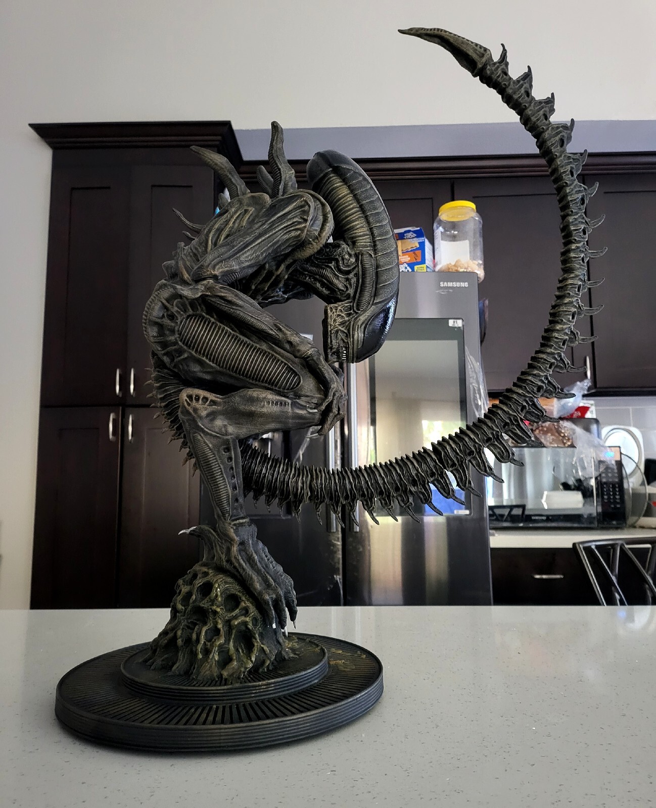 ALIEN WARRIOR MAQUETTE CUSTOM STATUE 24 INCHES TALL PREDATOR + SIDESHOW BOOK