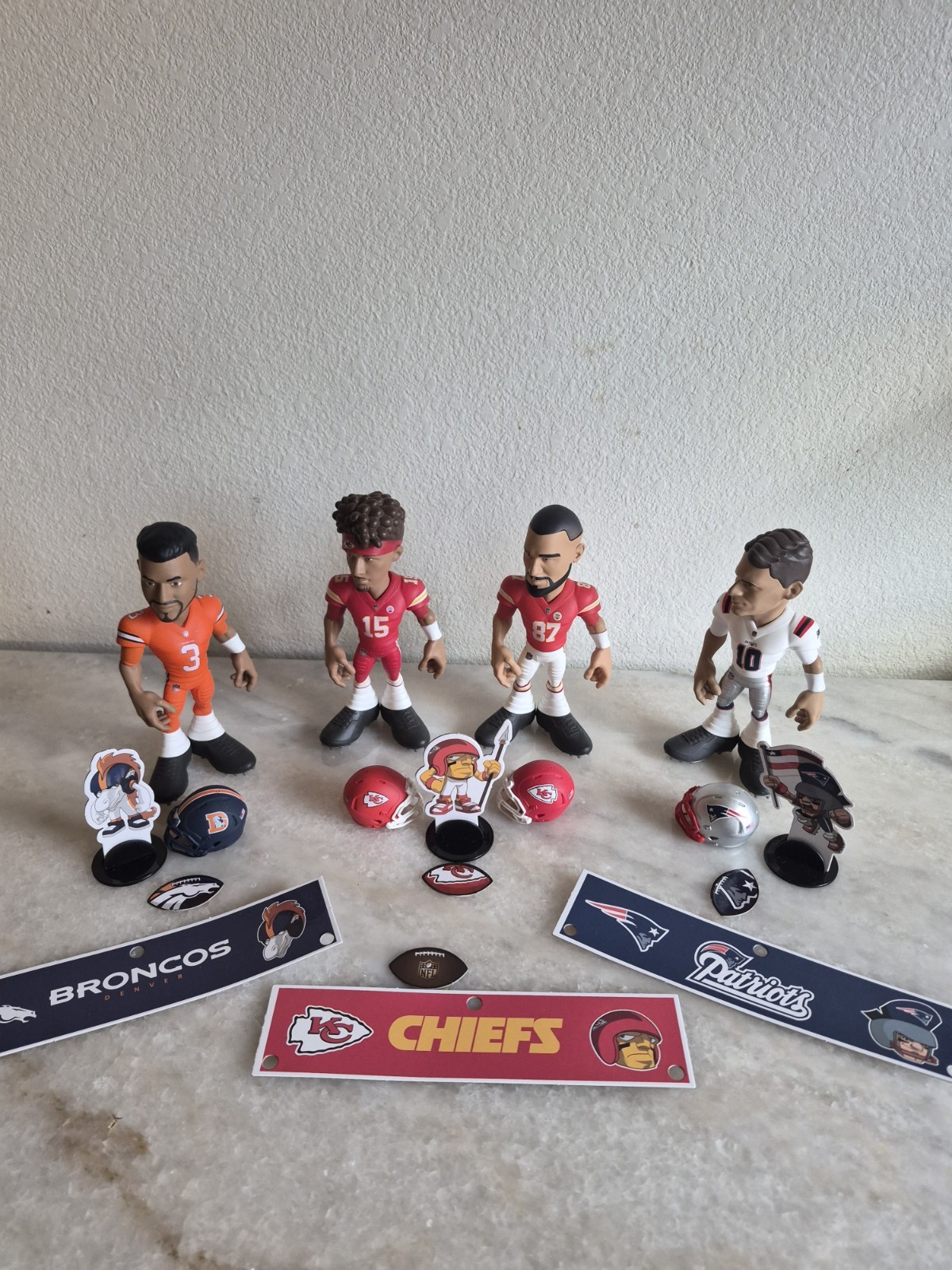 Game Changers NFL 6&Prime; Action Figures Lot of 4 Exclusive Figures pre-owned Loose
