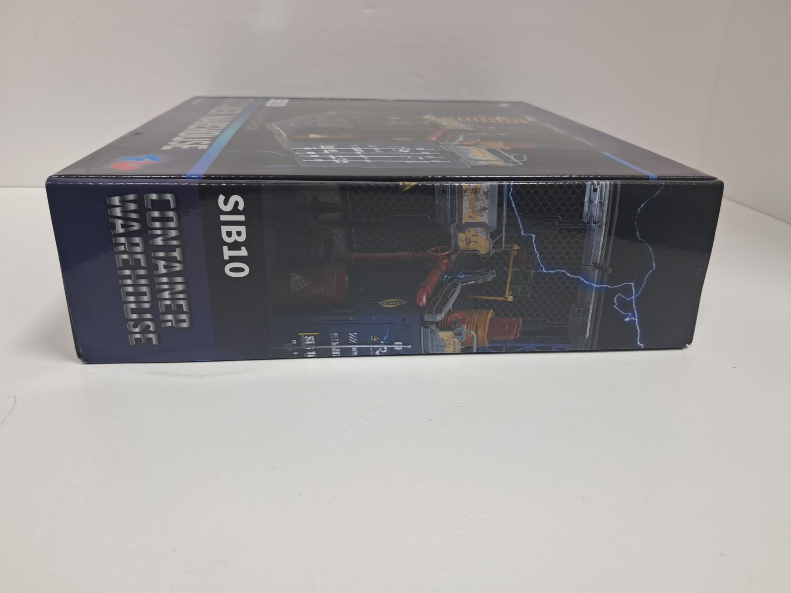 Scene In A Box – SIB 10 CONTAINER WAREHOUSE Diorama – 1:18 / 1:24 – Fresh Retro