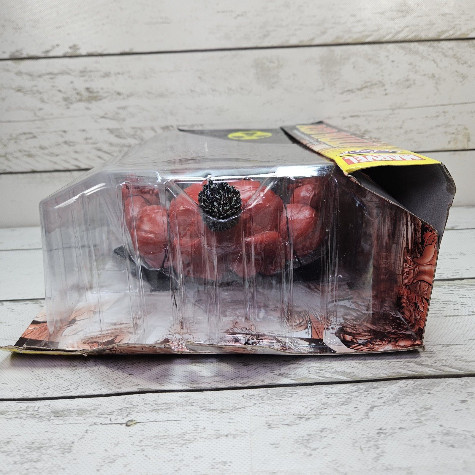 Diamond Select Marvel Select Red Hulk 2019 9&Prime; Adjustable Action Figure Read