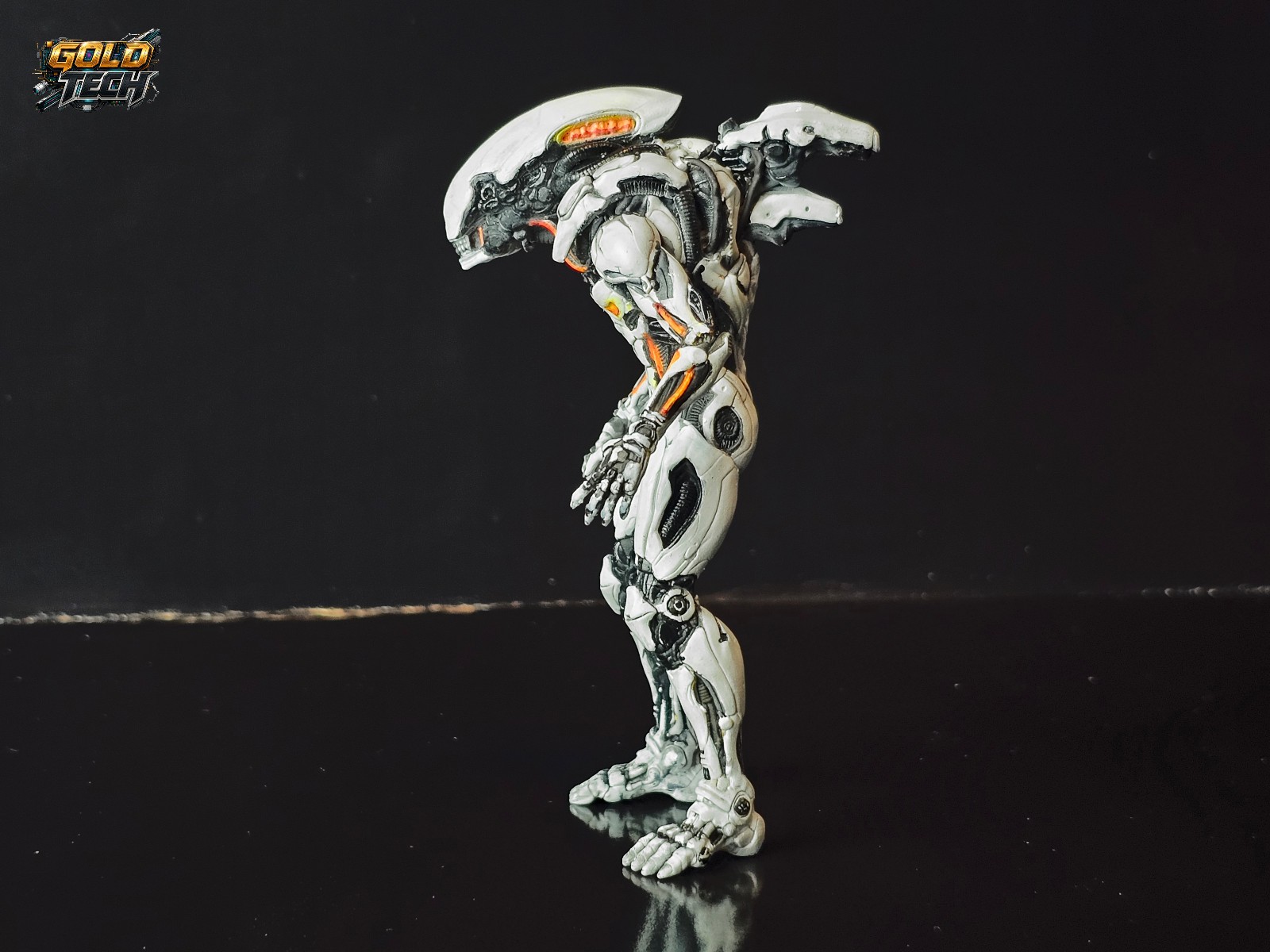 Premium 100mm Sci-Fi Bio-Mechanical Entity – Resin Collectible Figure 1/18 « 3.94