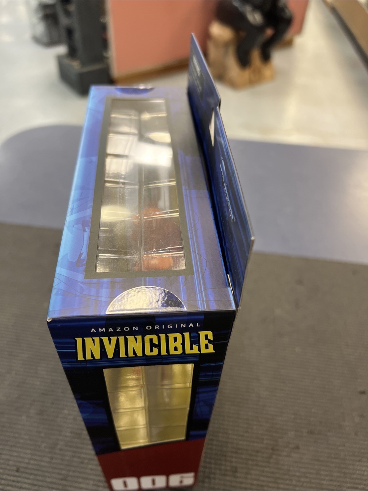 DIAMOND SELECT TOYS, INVINCIBLE AMAZON ORIGINAL ALLEN THE ALIEN ACTION FIGURE