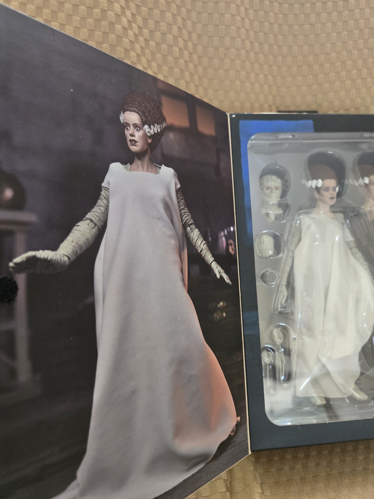 NECA Universal Monsters Ultimate BRIDE OF FRANKENSTEIN Color Version 7&Prime; Figure