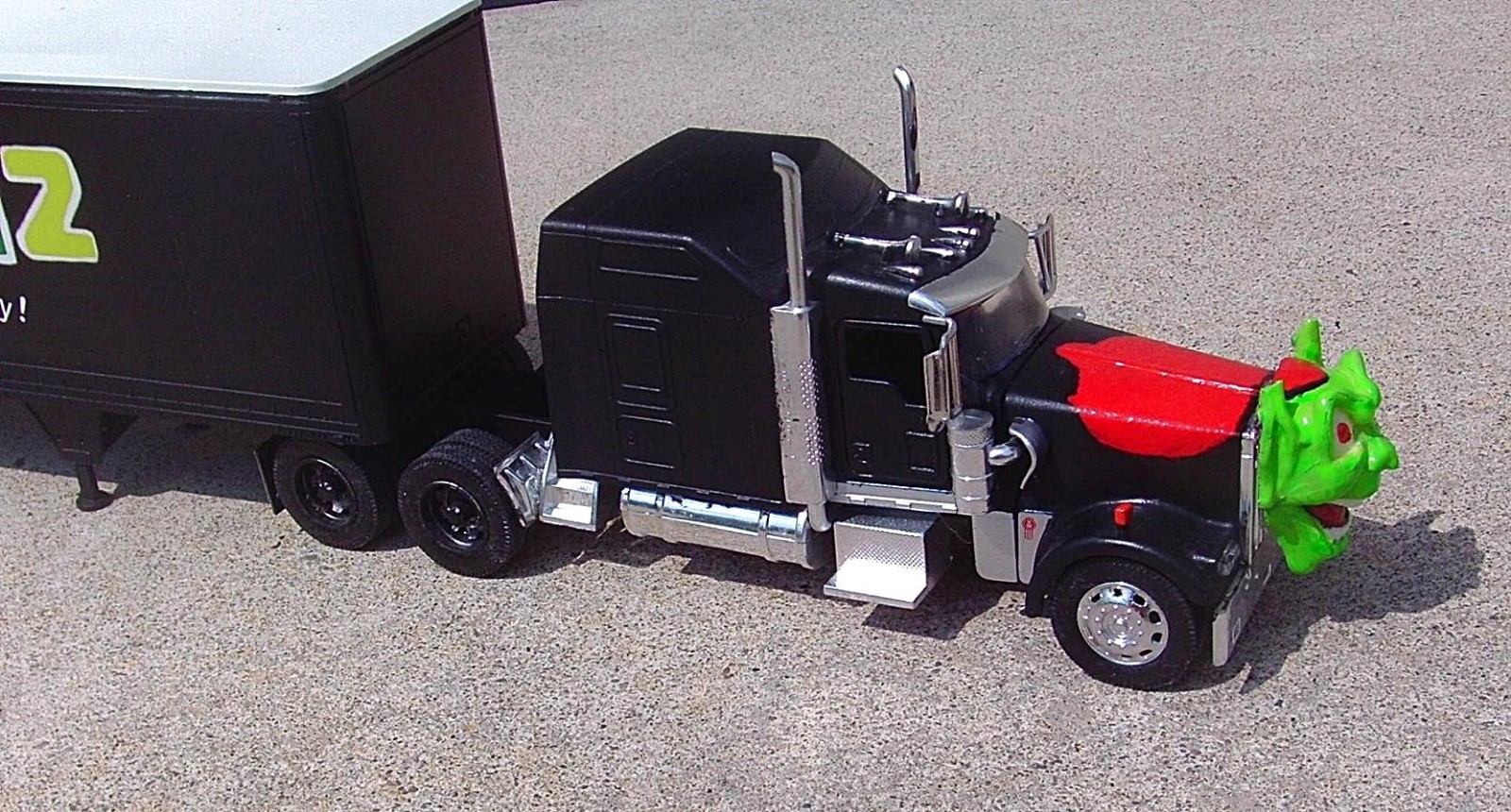 Maximum Overdrive Goblin Head Unpainted 1:32 Blank Truck Resin