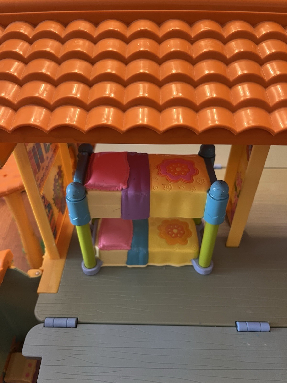 Dora The Explorer Talking Pop Up Play House 2003 With Family Figures & Furniture