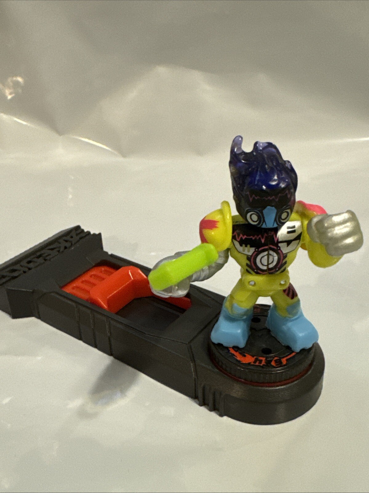 2021 LEGENDS OF AKEDO Series 2 SYNTHFYRE Figure – Arcade Warriors – Rare Listing