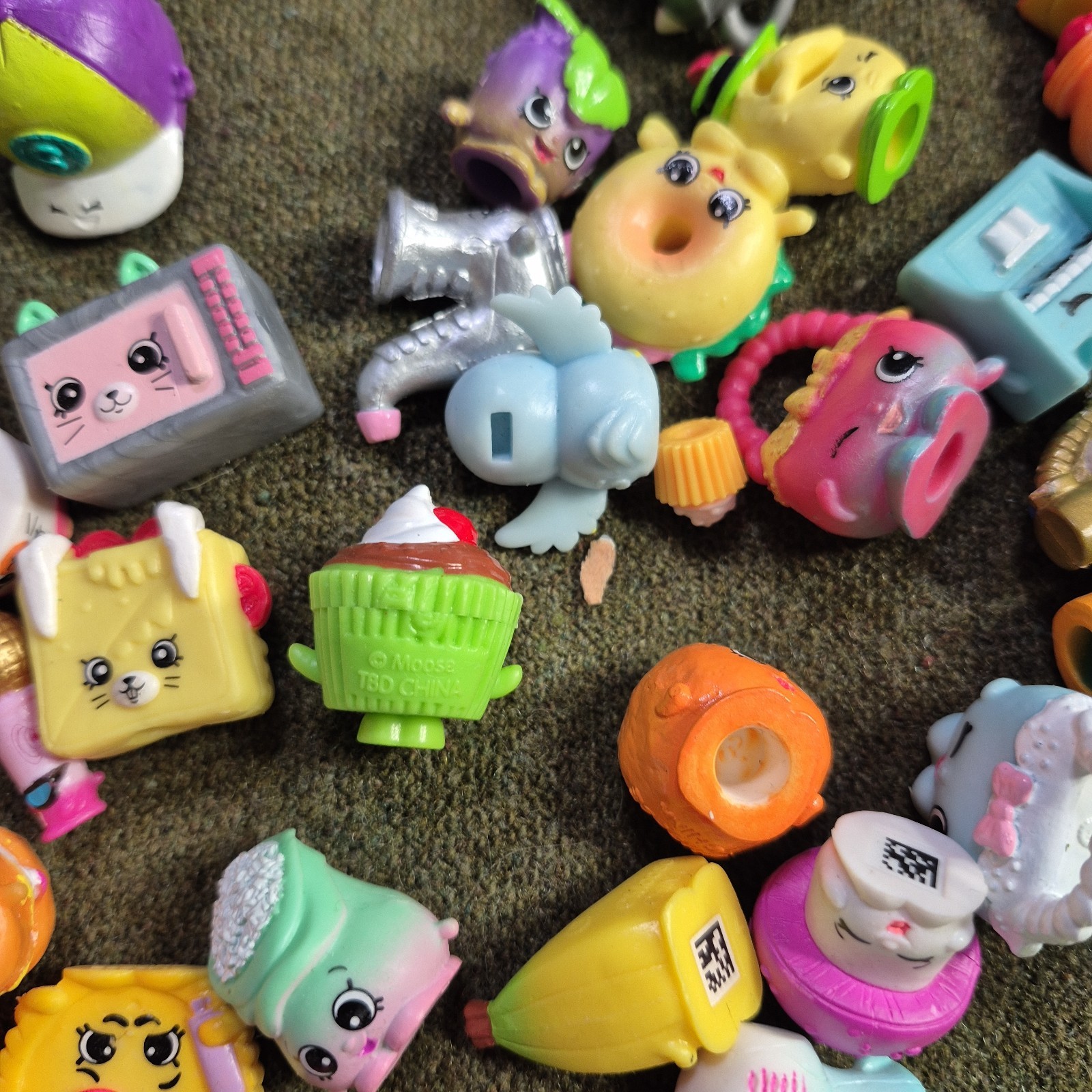Shopkins Lot Of 83 Random Characters Furniture Baskets, Vehicle