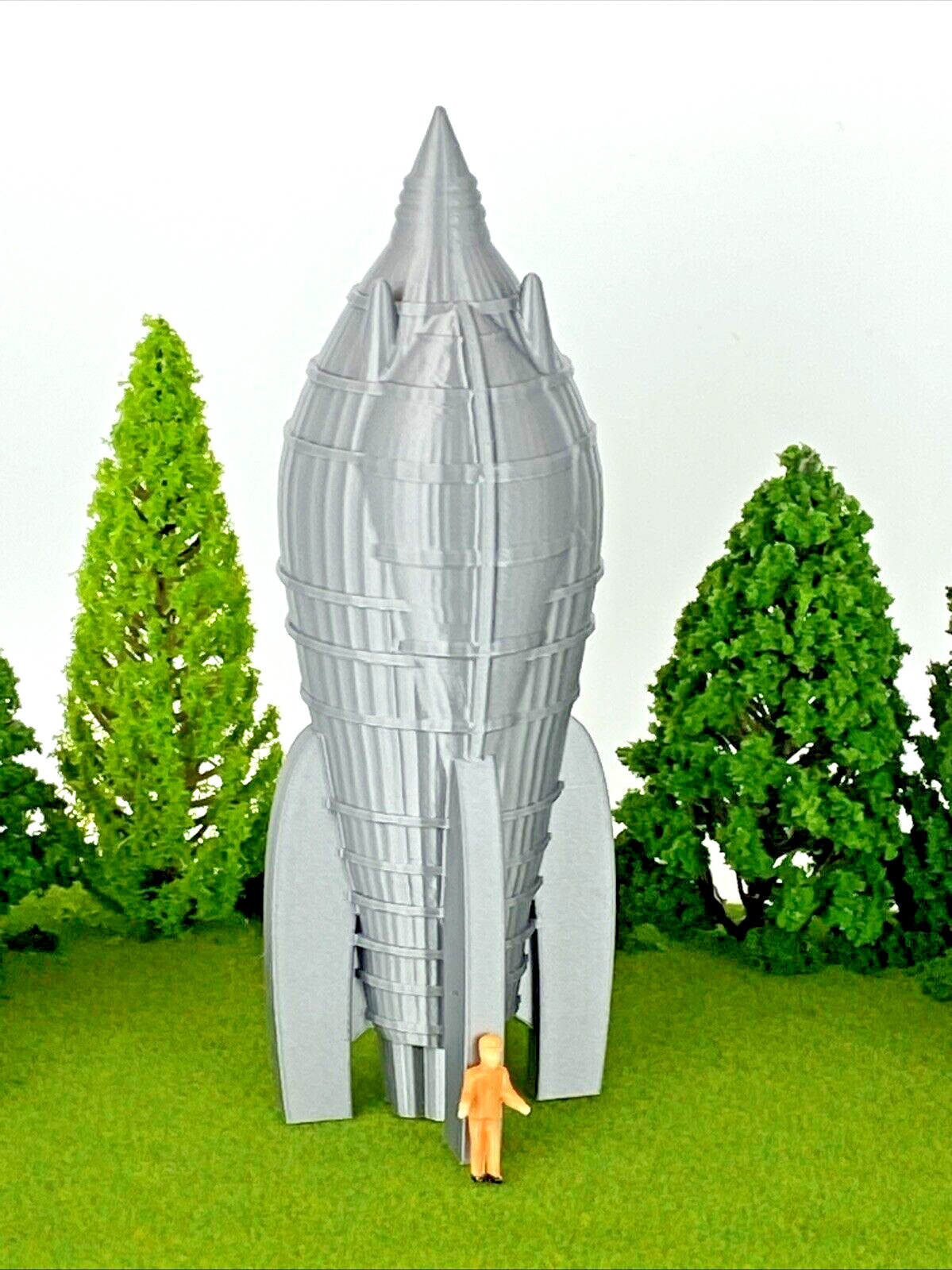 Flash Gordon Spaceship – 6&Prime; Tall Rocket is 3D Printed for Display Diorama
