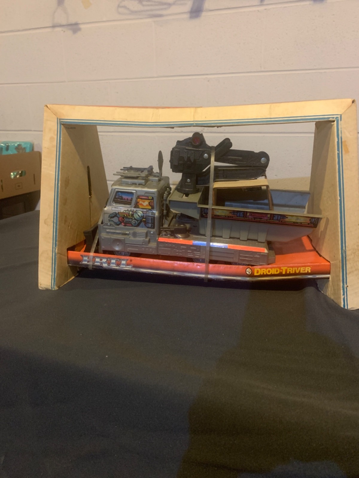 1985 EXTREMELY RARE ERTL DROID-TRIVER NIB WITH STRAPS VINTAGE