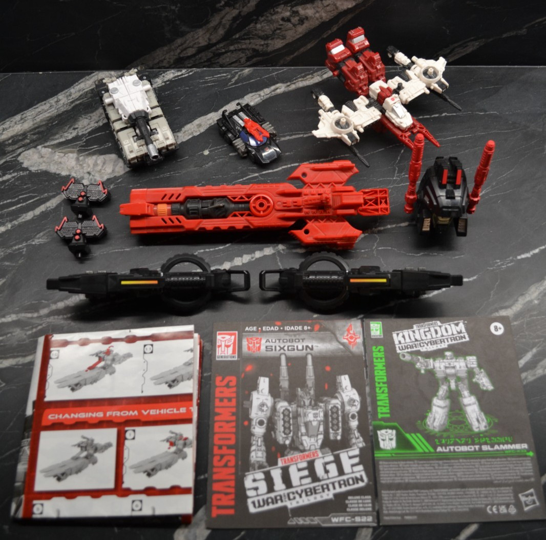 Transformers Generations Titan Metroplex with Slammer, Sixgun & Unique Toys set