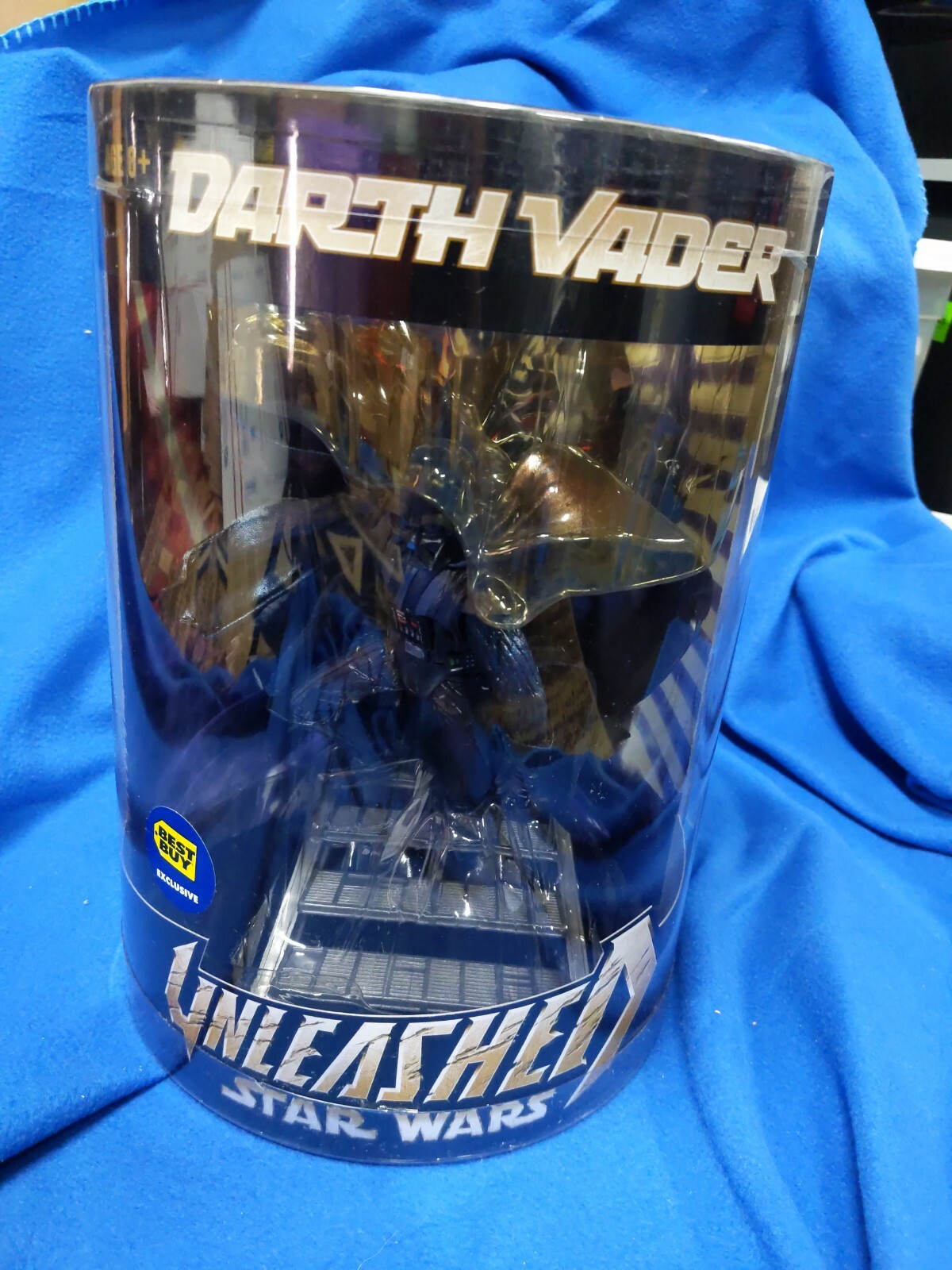 2005 Star Wars Unleashed Darth Vader Best Buy Exclusive Hasbro, cylindrical pack