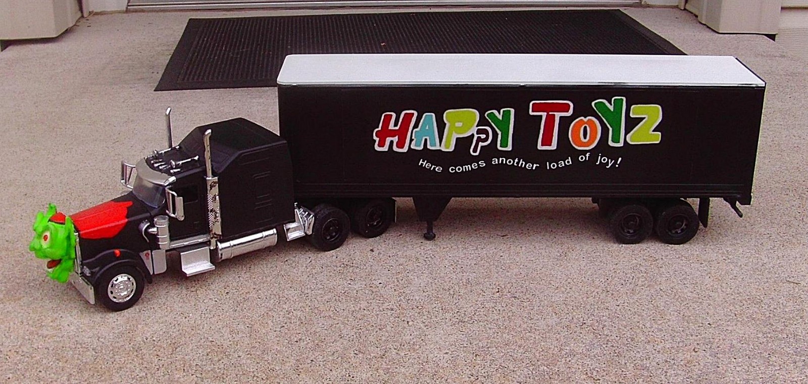 Maximum Overdrive Goblin Head Unpainted 1:32 Blank Truck Resin