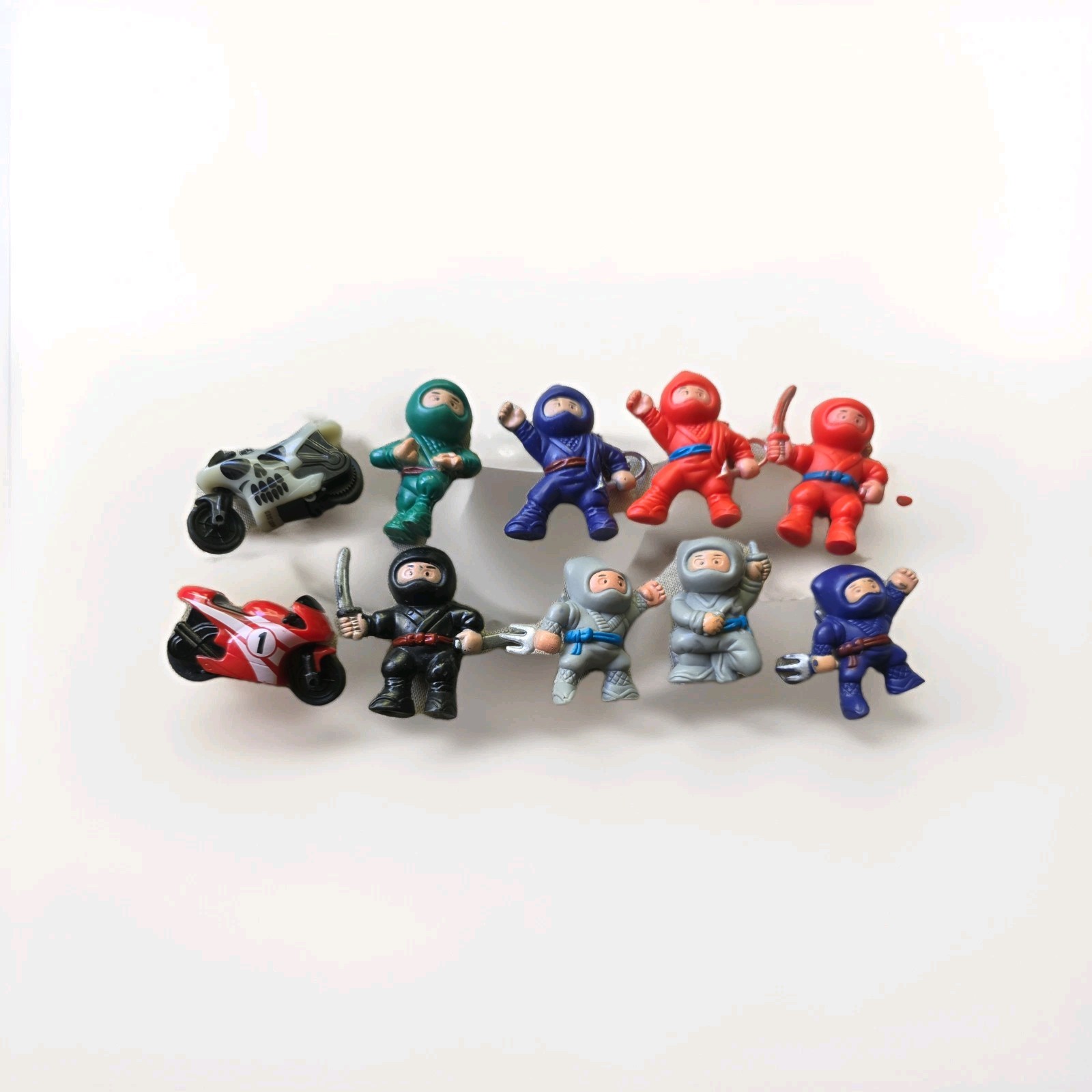 8 Pocket Ninja w/ 2 Bikes Toys Action Figures 1 Inch Tall Small Mini Vintage