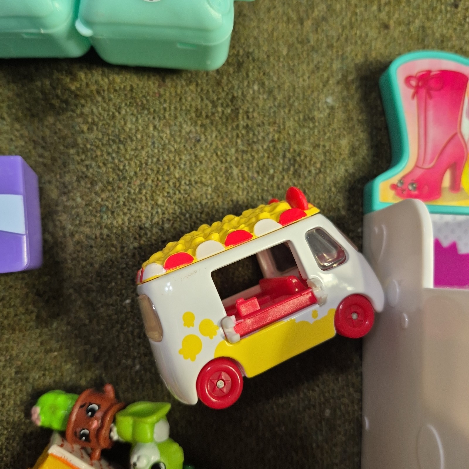 Shopkins Lot Of 83 Random Characters Furniture Baskets, Vehicle