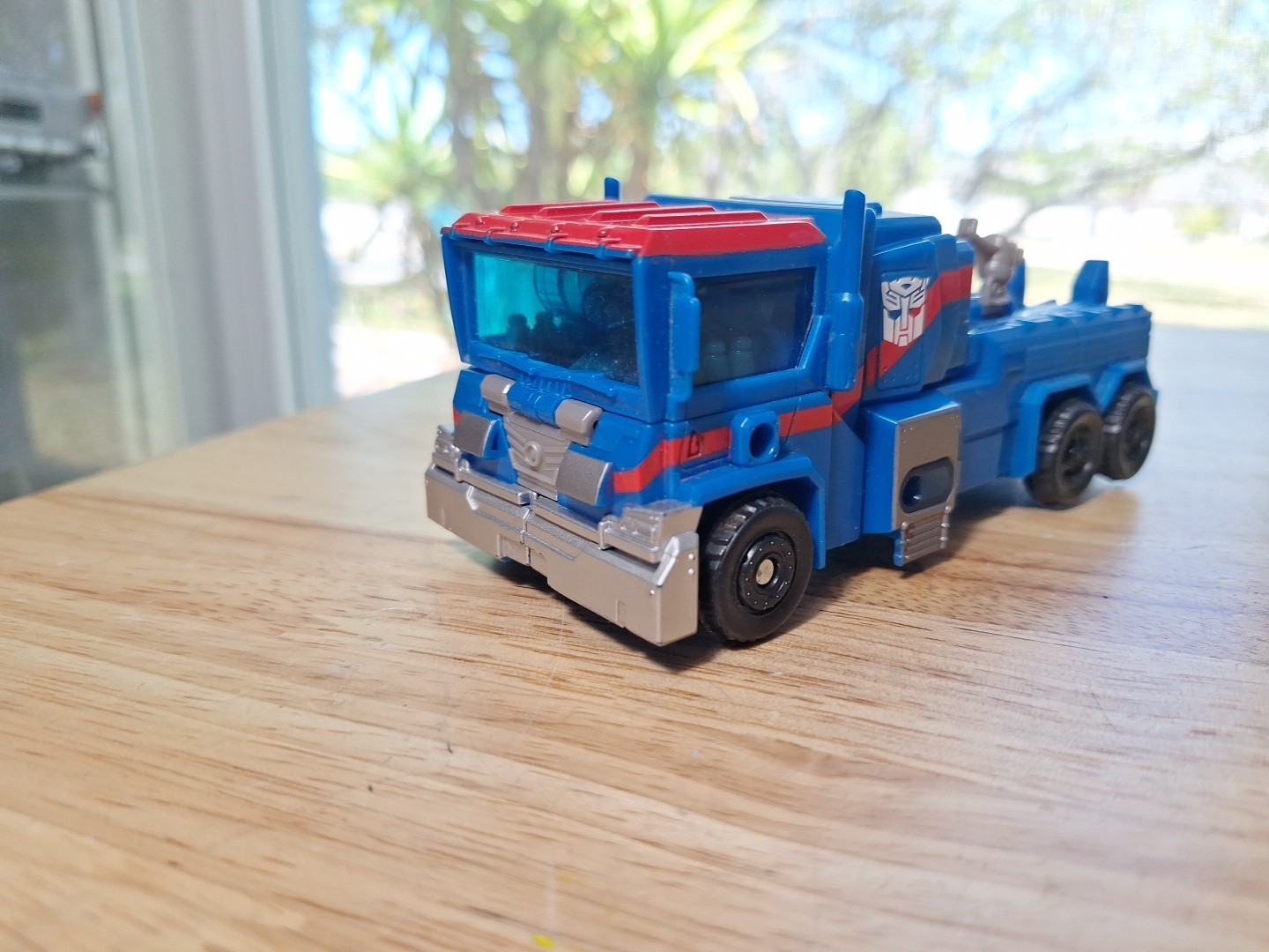 Hasbro Transformers Prime Robots in Disguise Rid Voyager Ultra Magnus