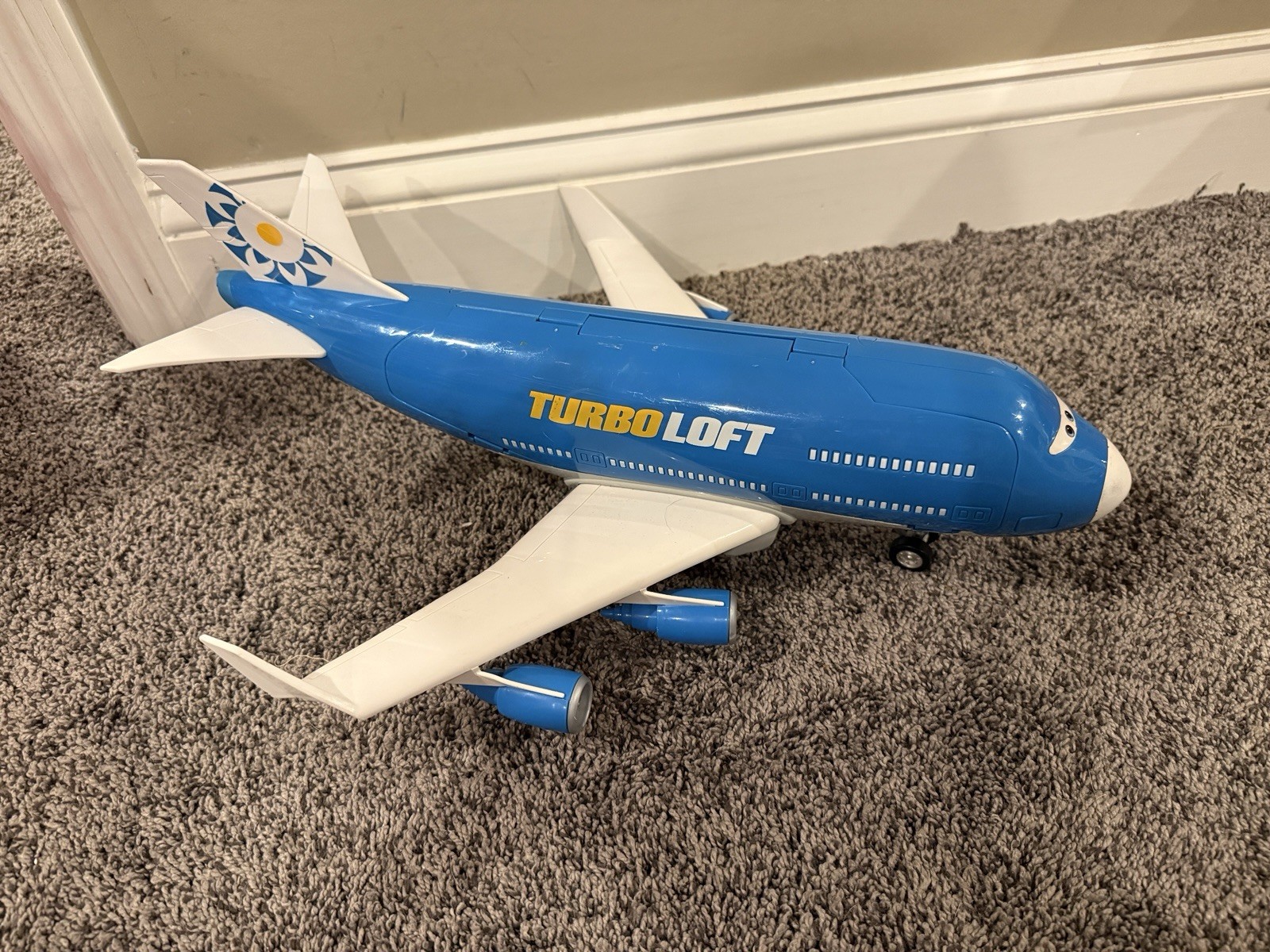 Disney Pixar Cars 2 movie, Everett TurboLoft Air Car Transporter Plane No Remote