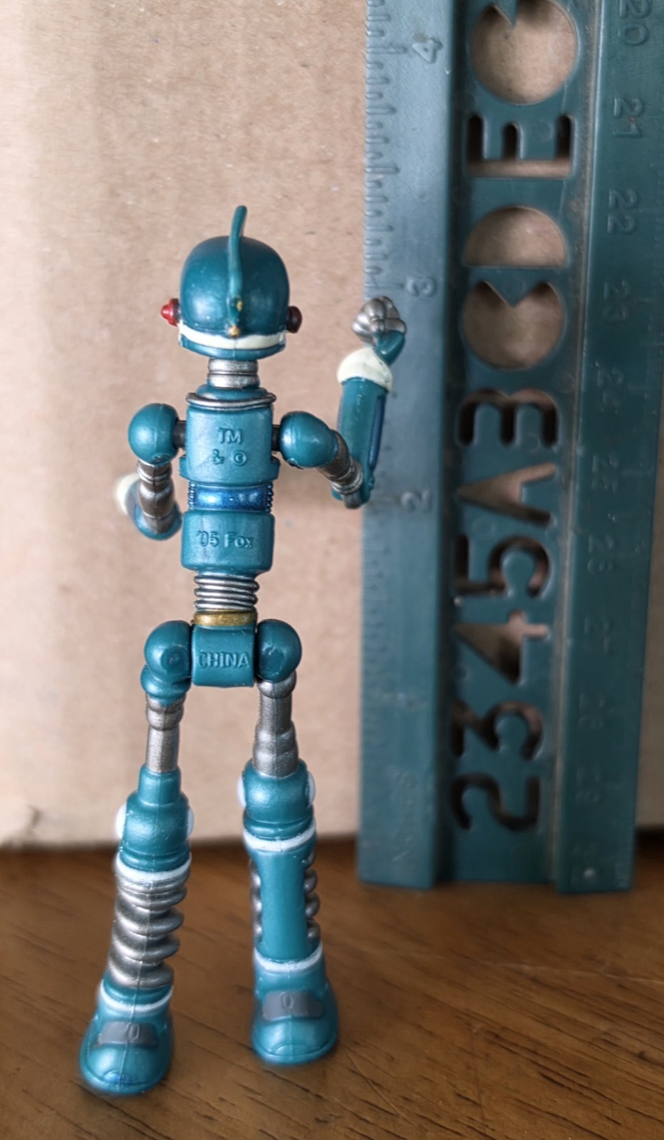 Rodney Copperbottom – Robots 2005 Magnetic Feet Figure 3.5 Inches
