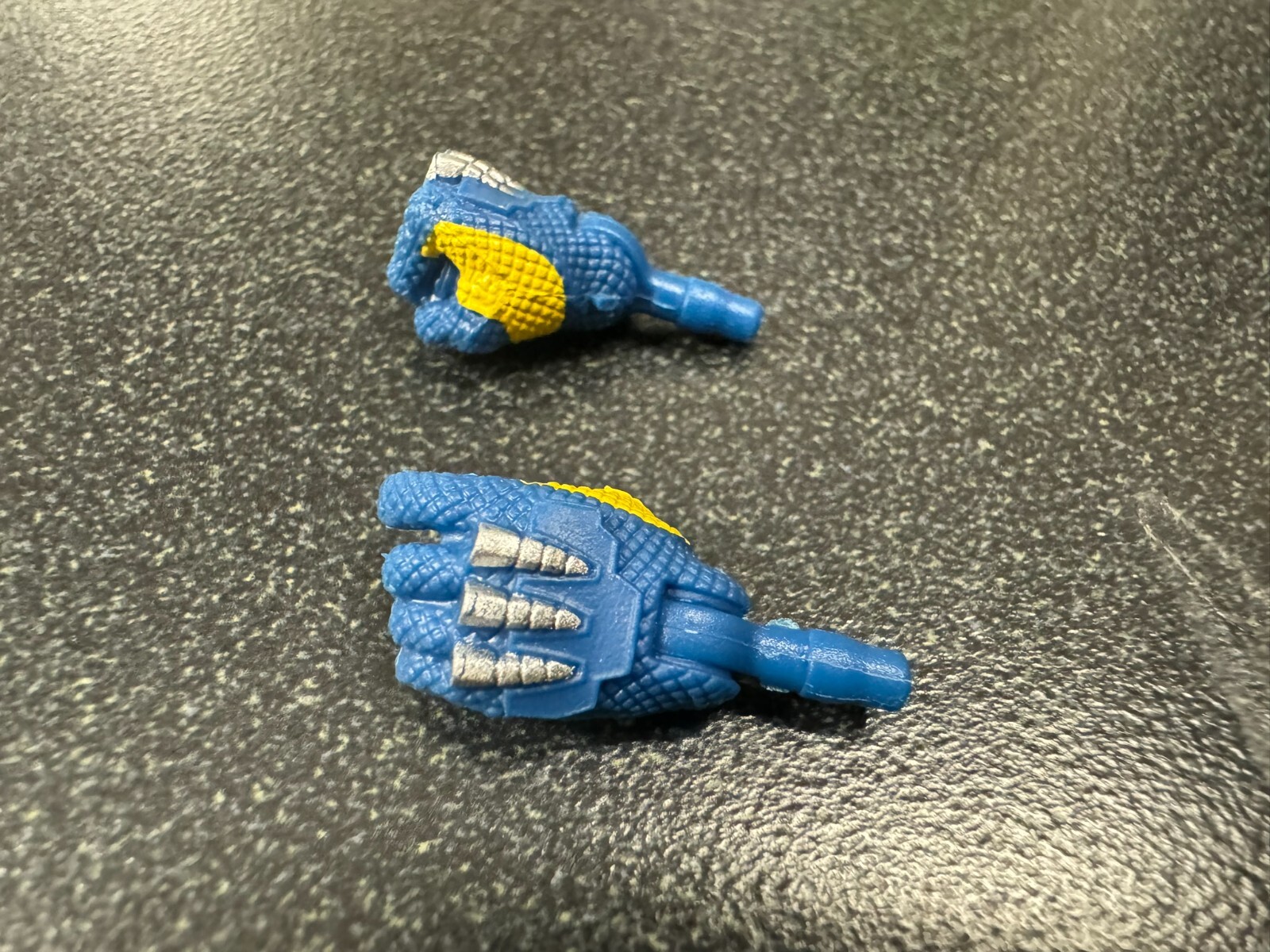 Marvel Legends 6&Prime; Scale DEADPOOL 3 (WOLVERINE HANDS ONLY) BLUE YELLOW MINT 1/12