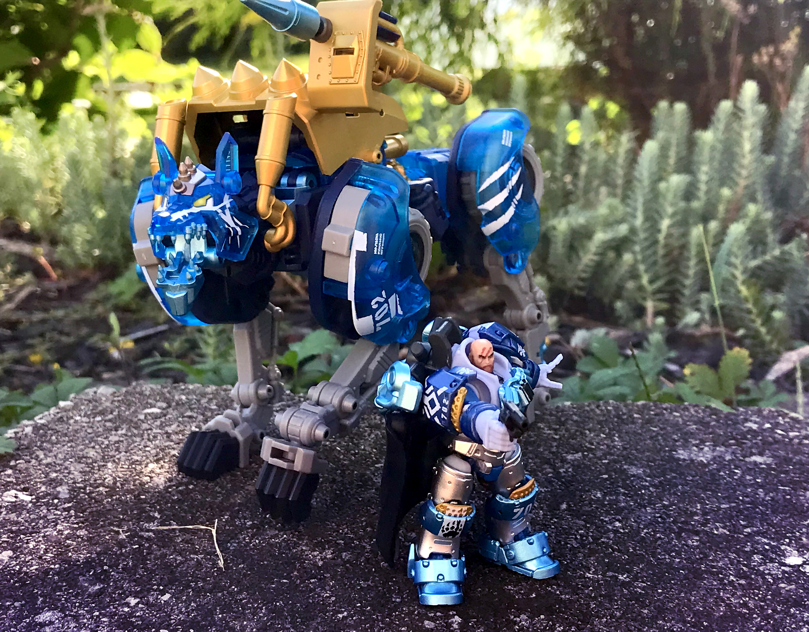 BOTCON 2022 EXCLUSIVE Archecore ARC-07 Crystal Wolf Freki & Sturla IN STOCK NOW!
