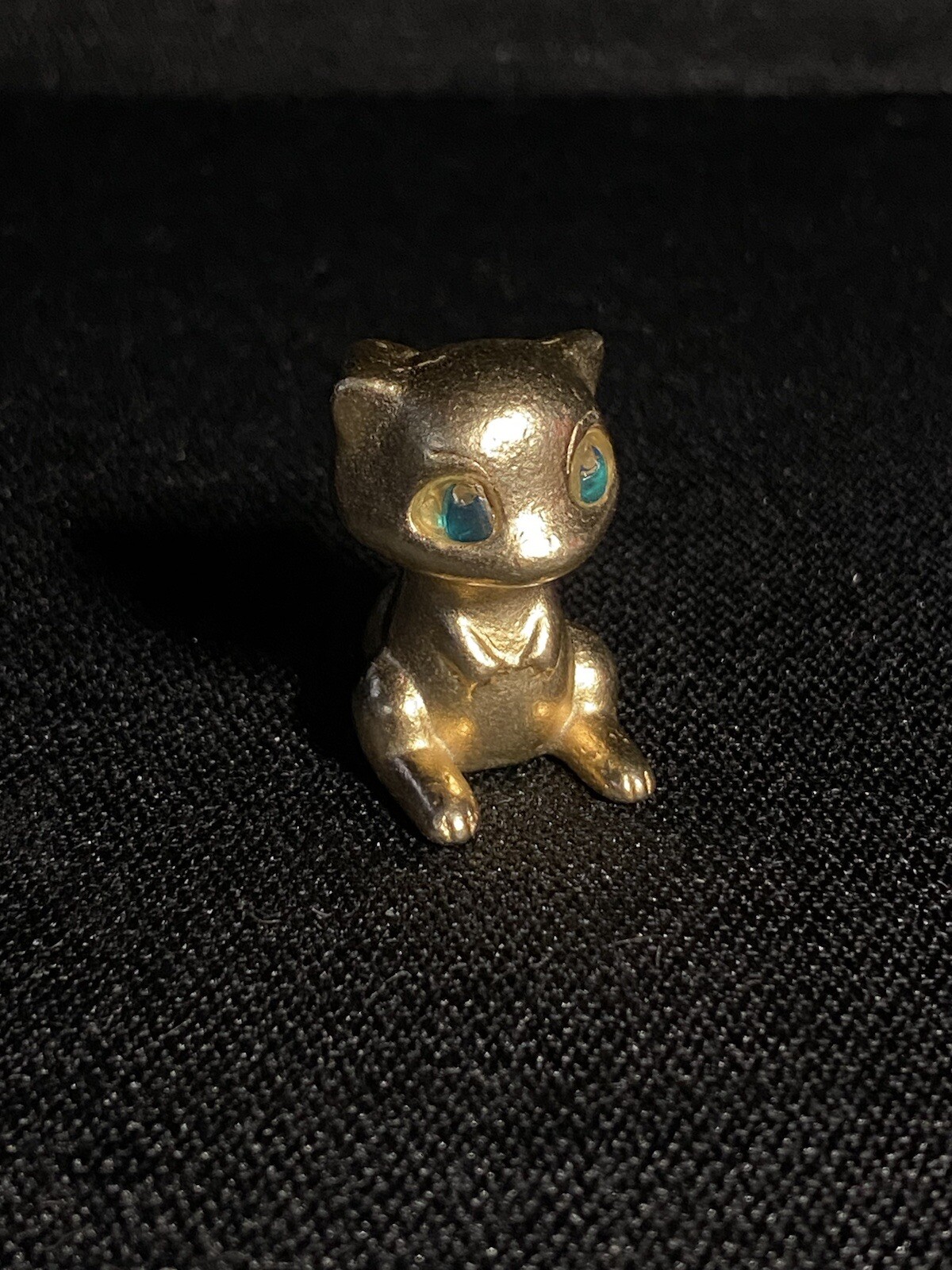 Vintage Pokemon Mew Gold Metal Figure Rare 1999 Banpresto Nintendo