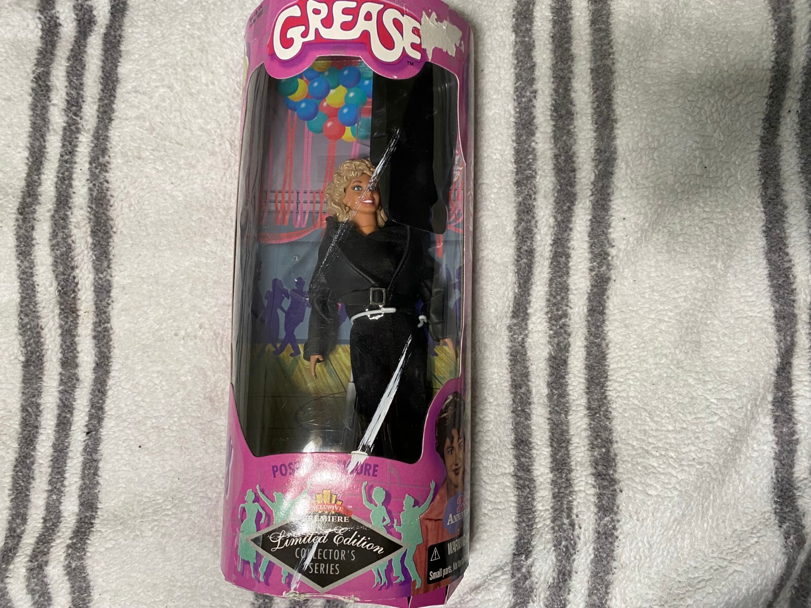 Grease « Exclusive Premiere » Collector&rsquo;s Series Sandy Poseable Figure