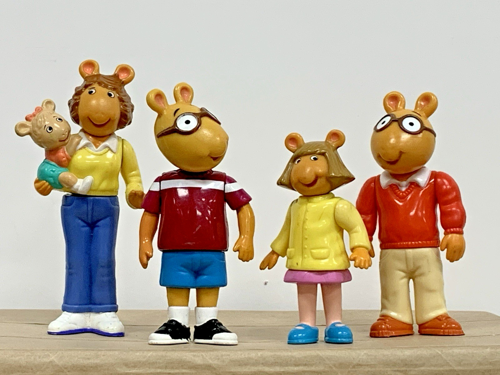 Vintage 1990&rsquo;s PBS Kids Arthur Family Figurines 4pc Toy Figure Lot Marc Brown