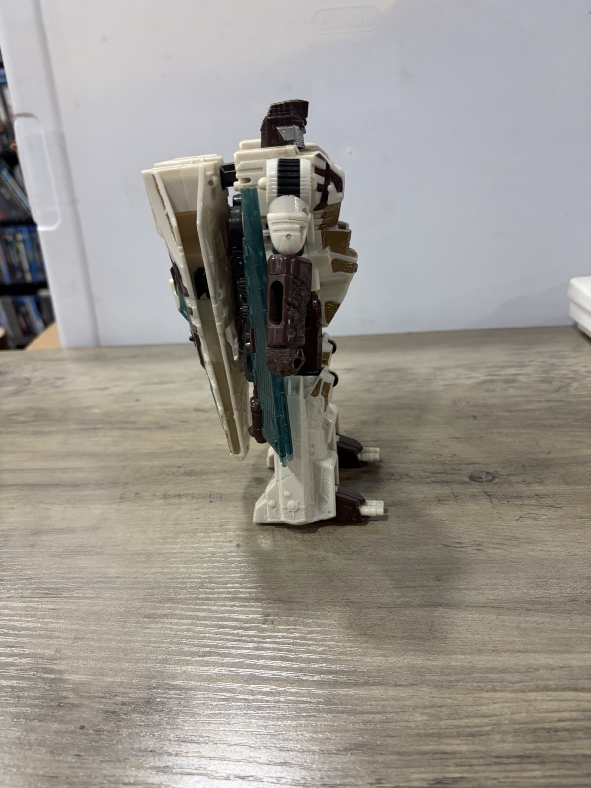 Hasbro Vector Prime Voyager Class Transformers Legacy United