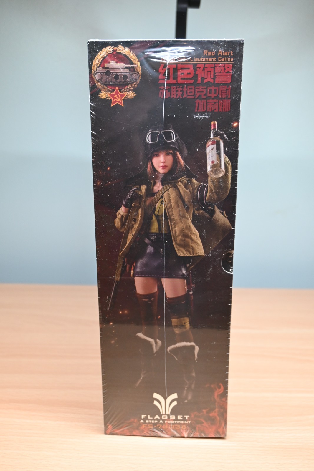 Flagset Red Alert Soviet Tank Forces Lieutenant Galina 1/6 Scale FS-73036