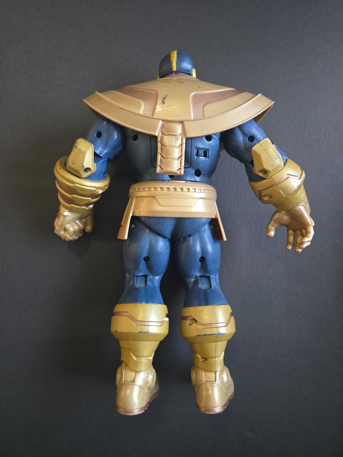 2014 Avengers Talking Thanos Electronic 14-inch Action Figure Unsure if it works