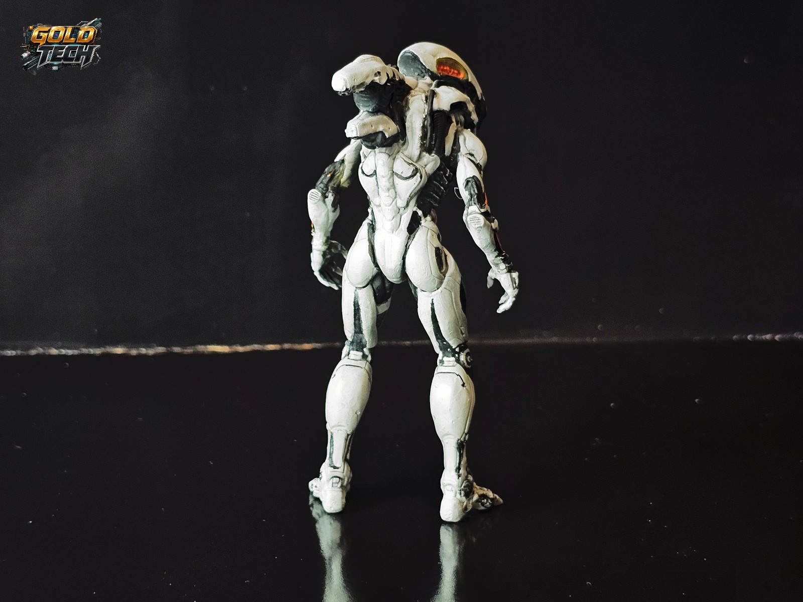 Premium 100mm Sci-Fi Bio-Mechanical Entity – Resin Collectible Figure 1/18 « 3.94