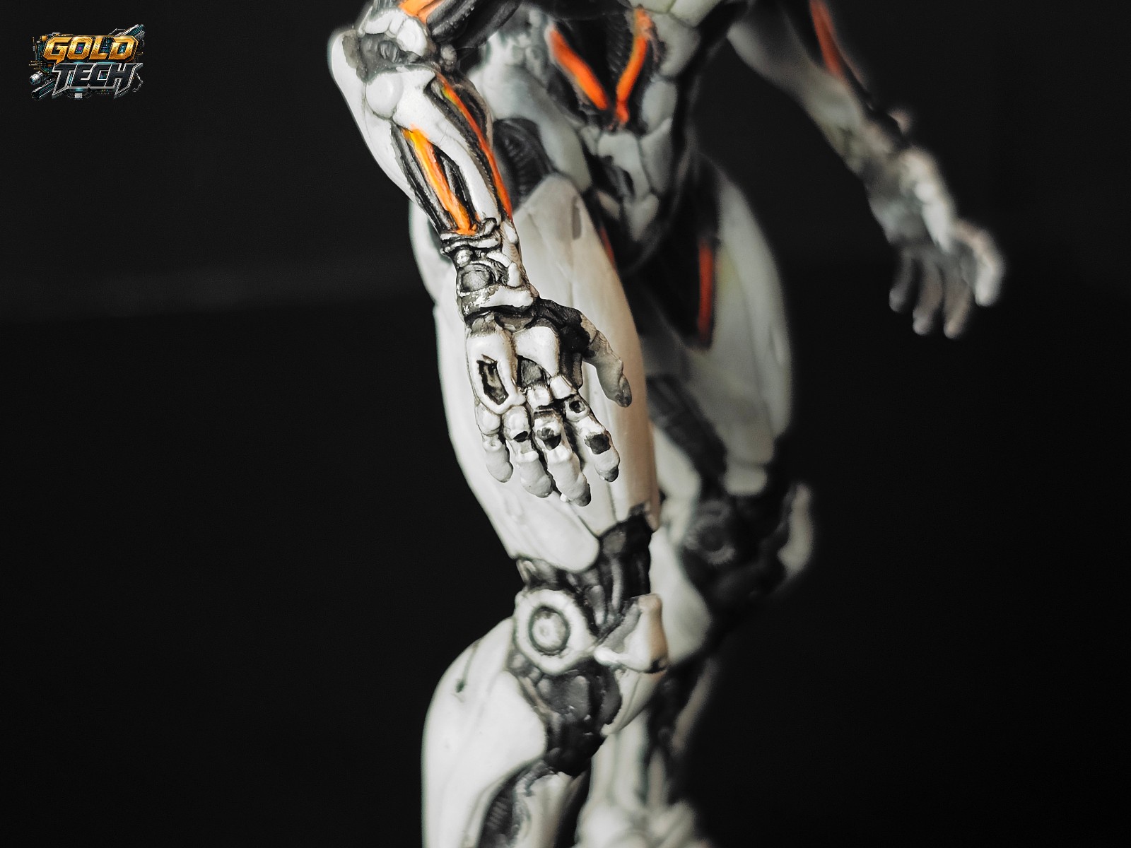 Premium 100mm Sci-Fi Bio-Mechanical Entity – Resin Collectible Figure 1/18 « 3.94